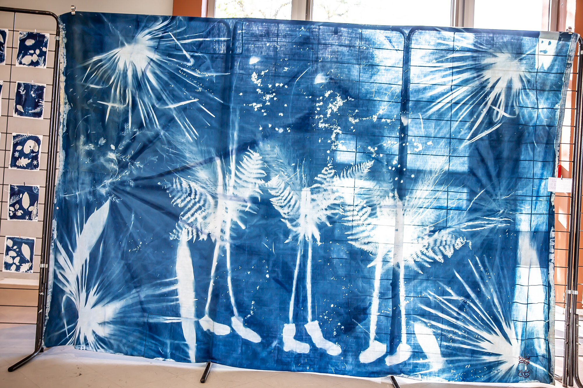 8 Drap cyanotype fait à la Palmeraie exposé au Houga 1bis 100519.jpg
