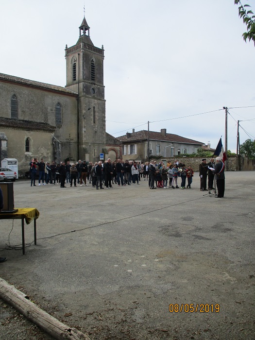 Les Saint-Sauviens rassemblaient pour le 8 mai .JPG