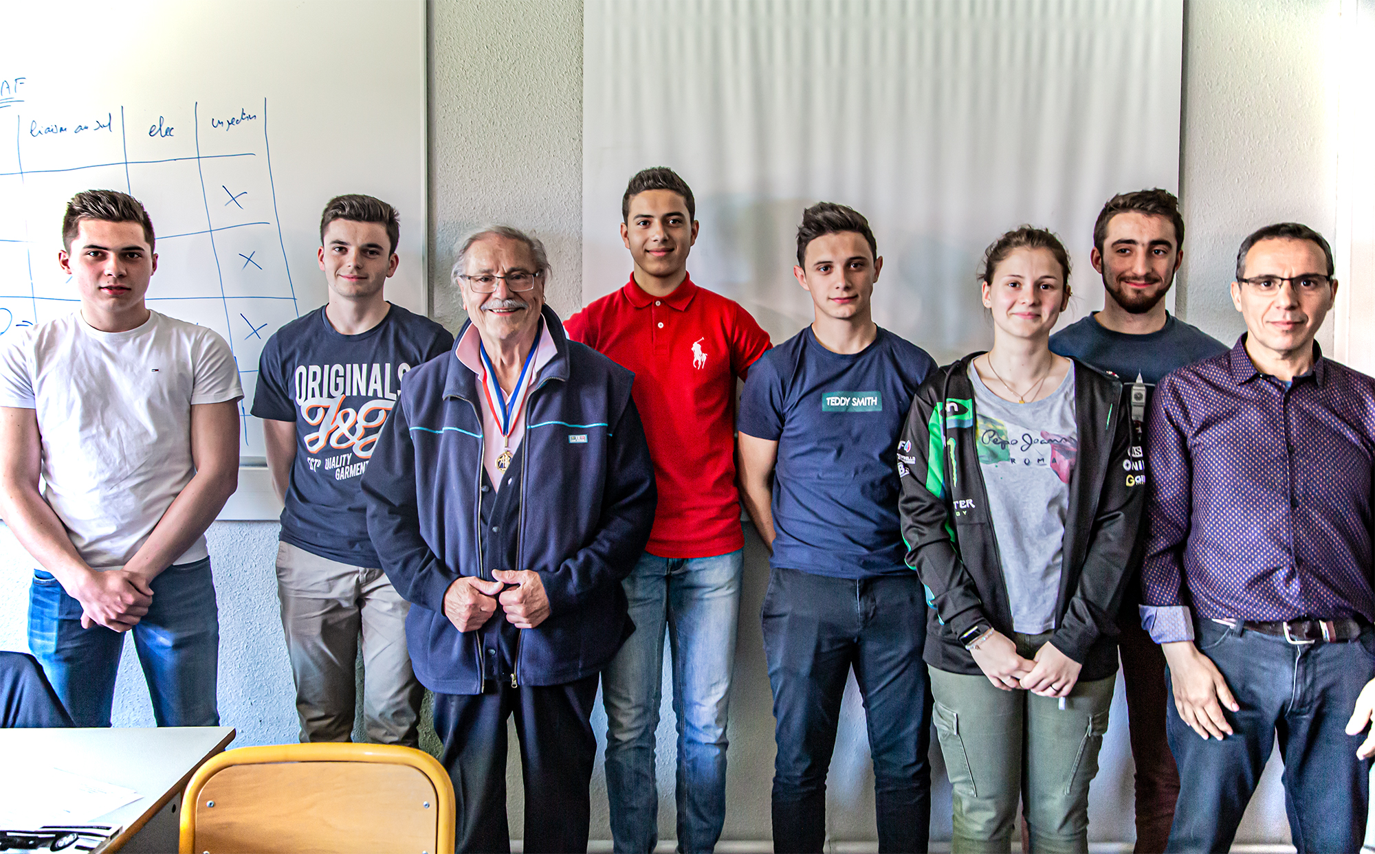 1 Les gagnants de Terminale avec  Jean-Pierre Andrighetto et Mohamed El MajDoub1bis 140519.jpg