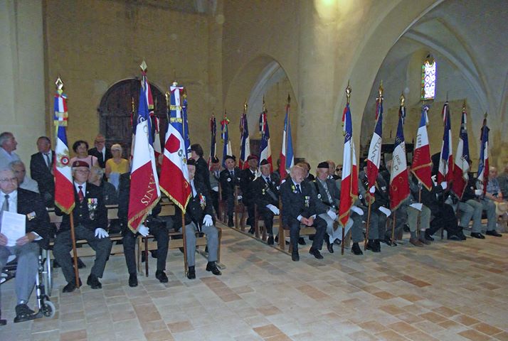 Drapeaux St Fries Bassoues.jpg