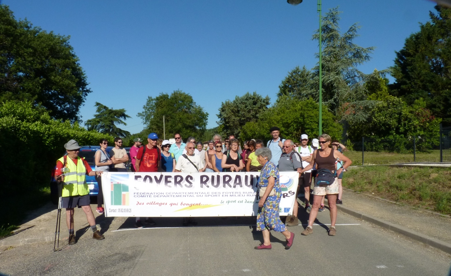 Montestruc depart marcheurs.JPG