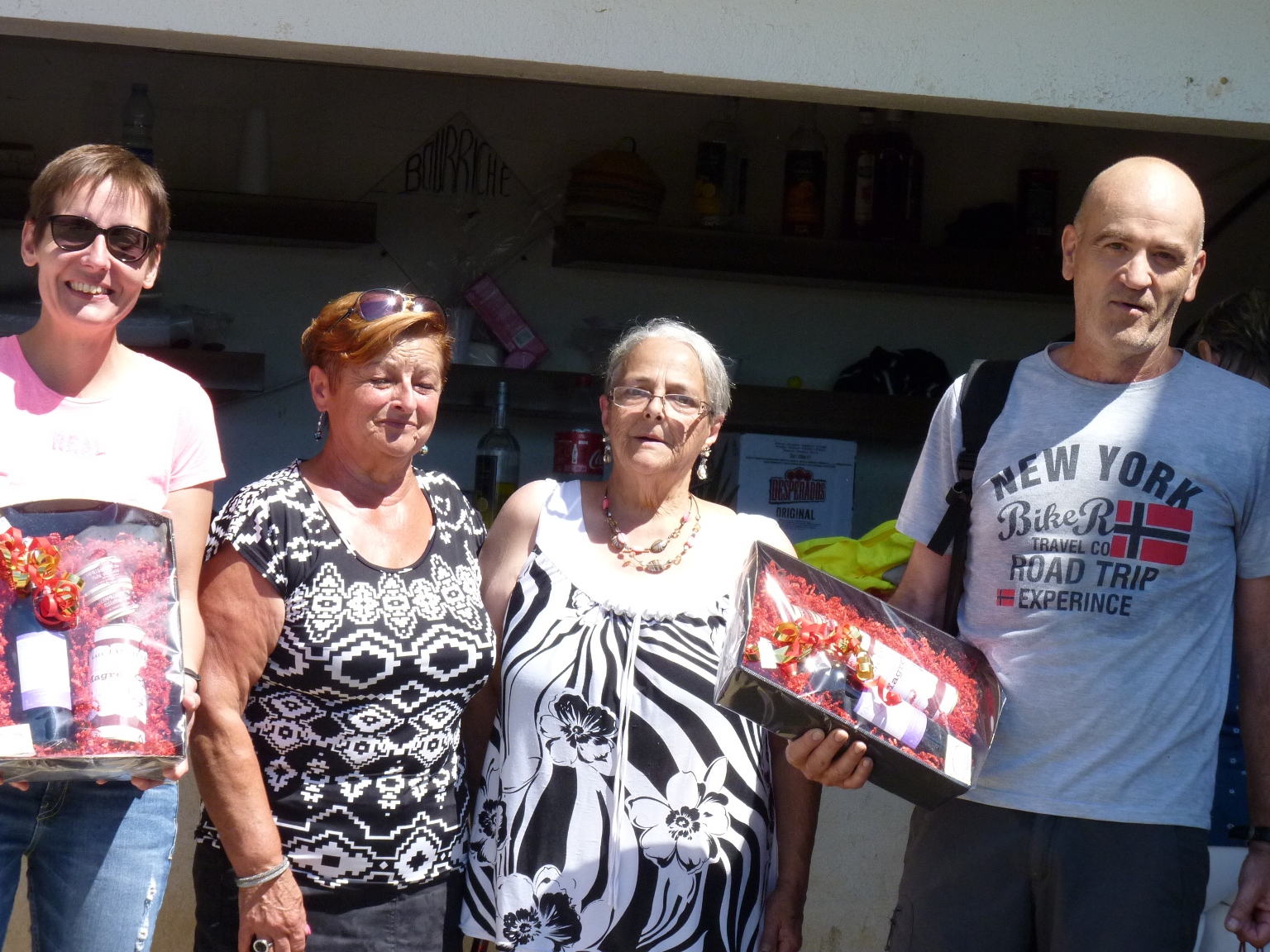Montestruc paniers garnis offert par la grappe d'or.JPG