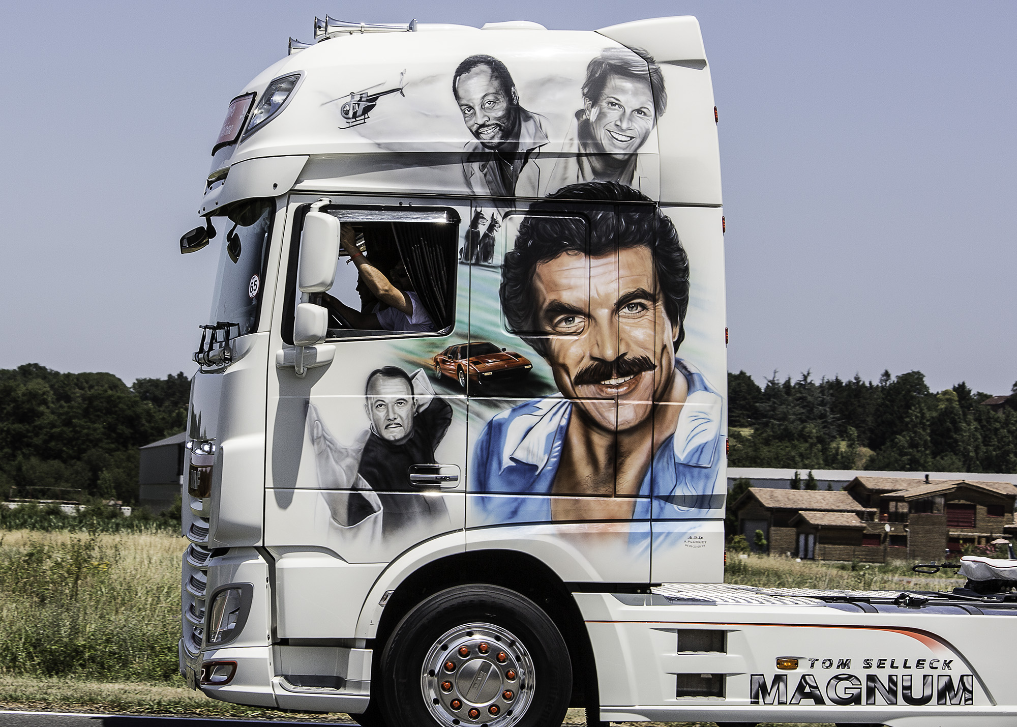 28 Tom Selleck Magnum 1bis 250617.jpg