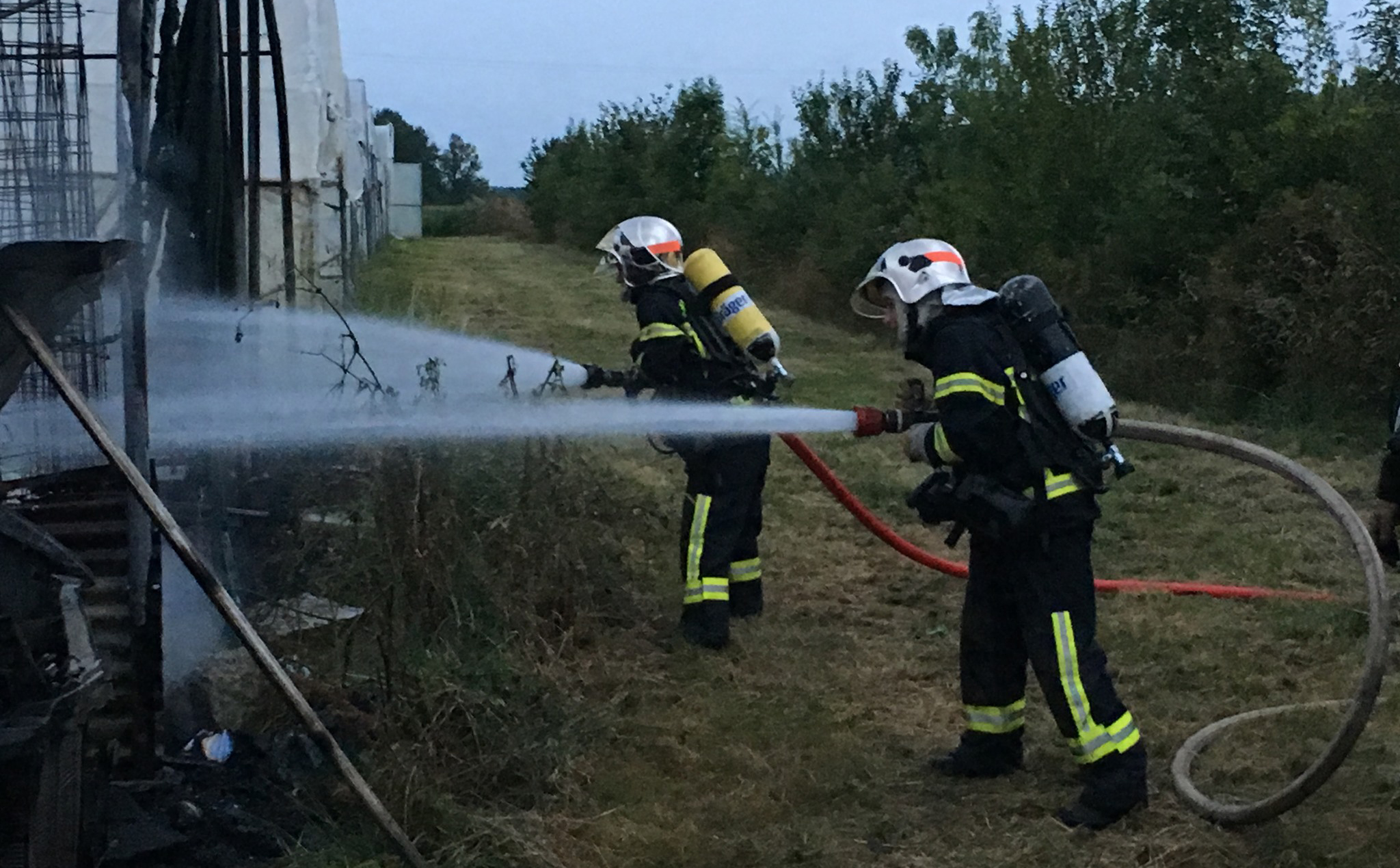 pompiers cahuzac feu serre32.jpg