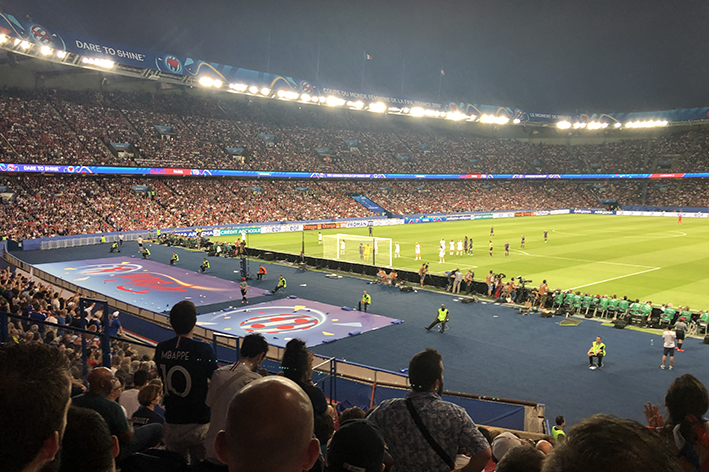 fcm les bleues fin 2 stade.jpg