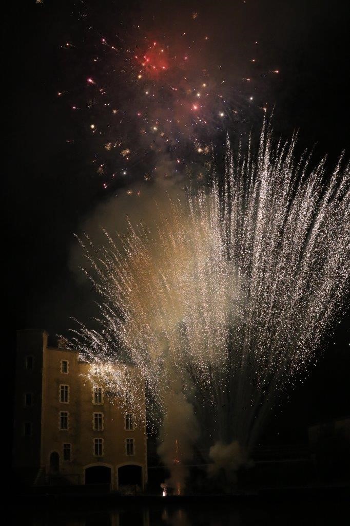 condom feu artifice 2.jpg