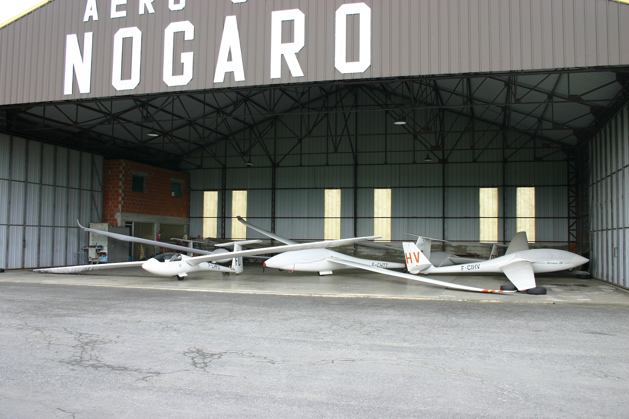 Hangar planeurs 20.05.07.jpg