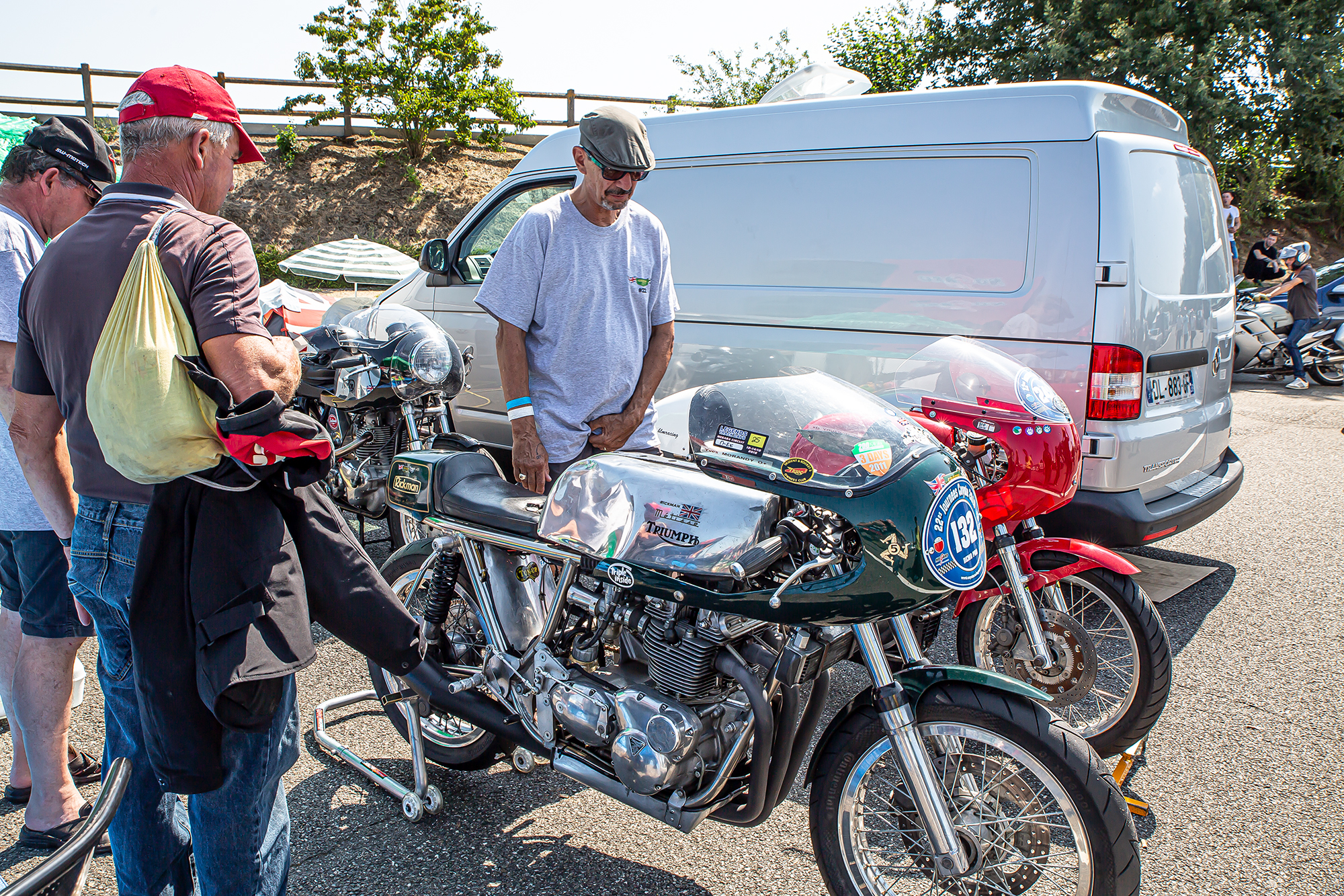 8 On admire la moto de course de Steve Mac Queen1bis 040819.jpg