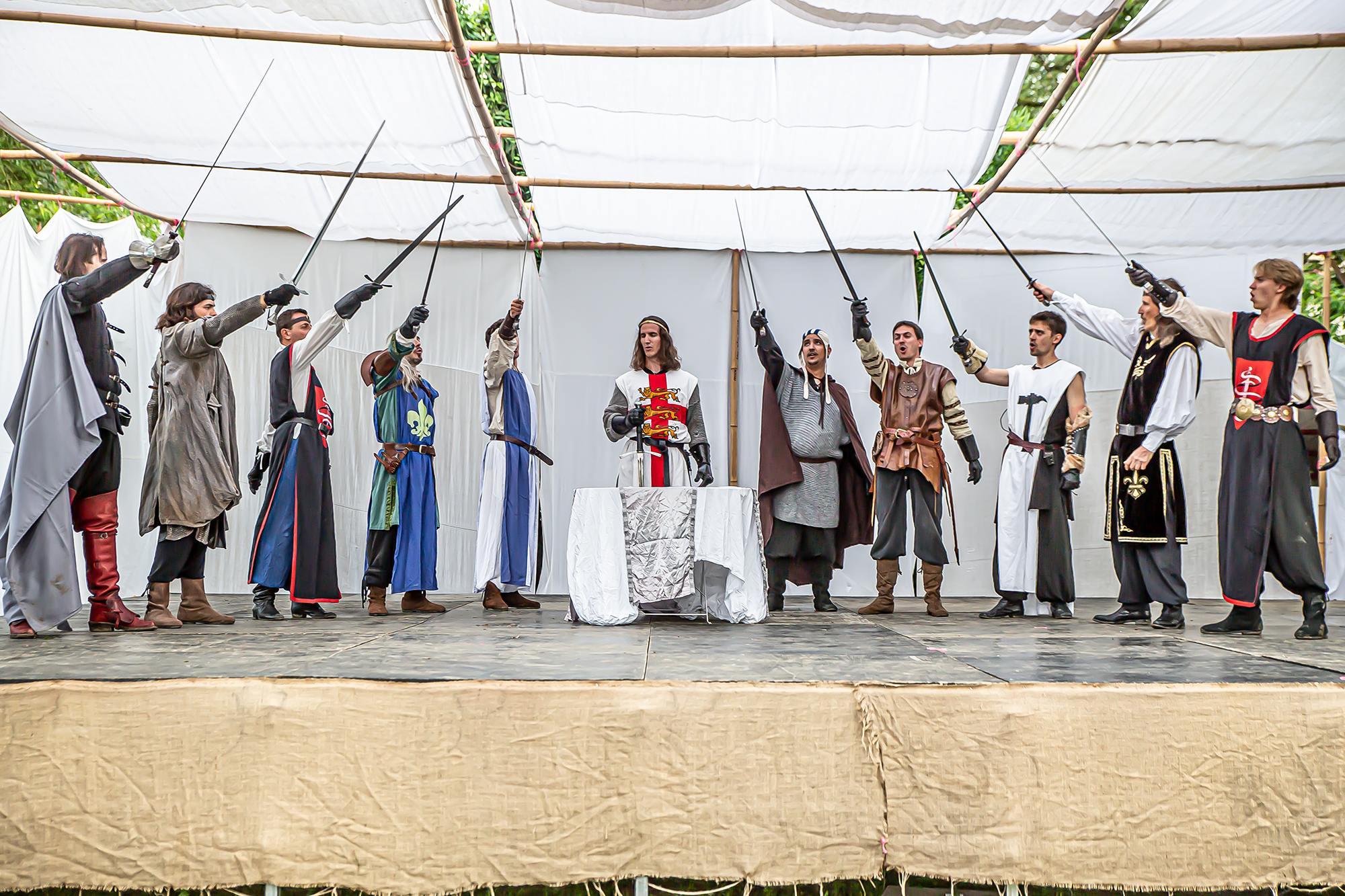 19 Chevaliers de la Table Ronde 1bis 100819.jpg