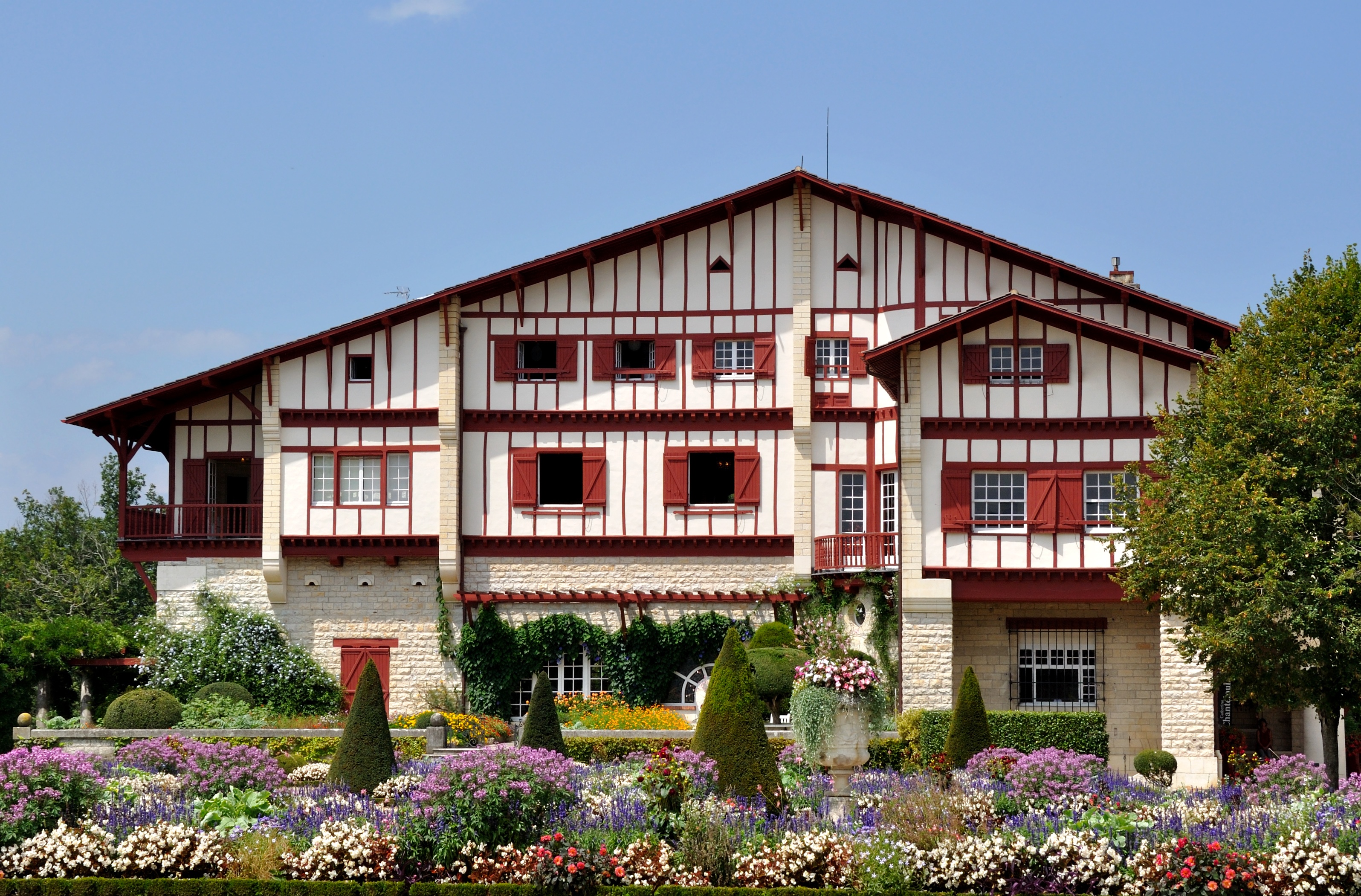 Villa_Arnaga_(Pyrénées_Atlantiques).jpg