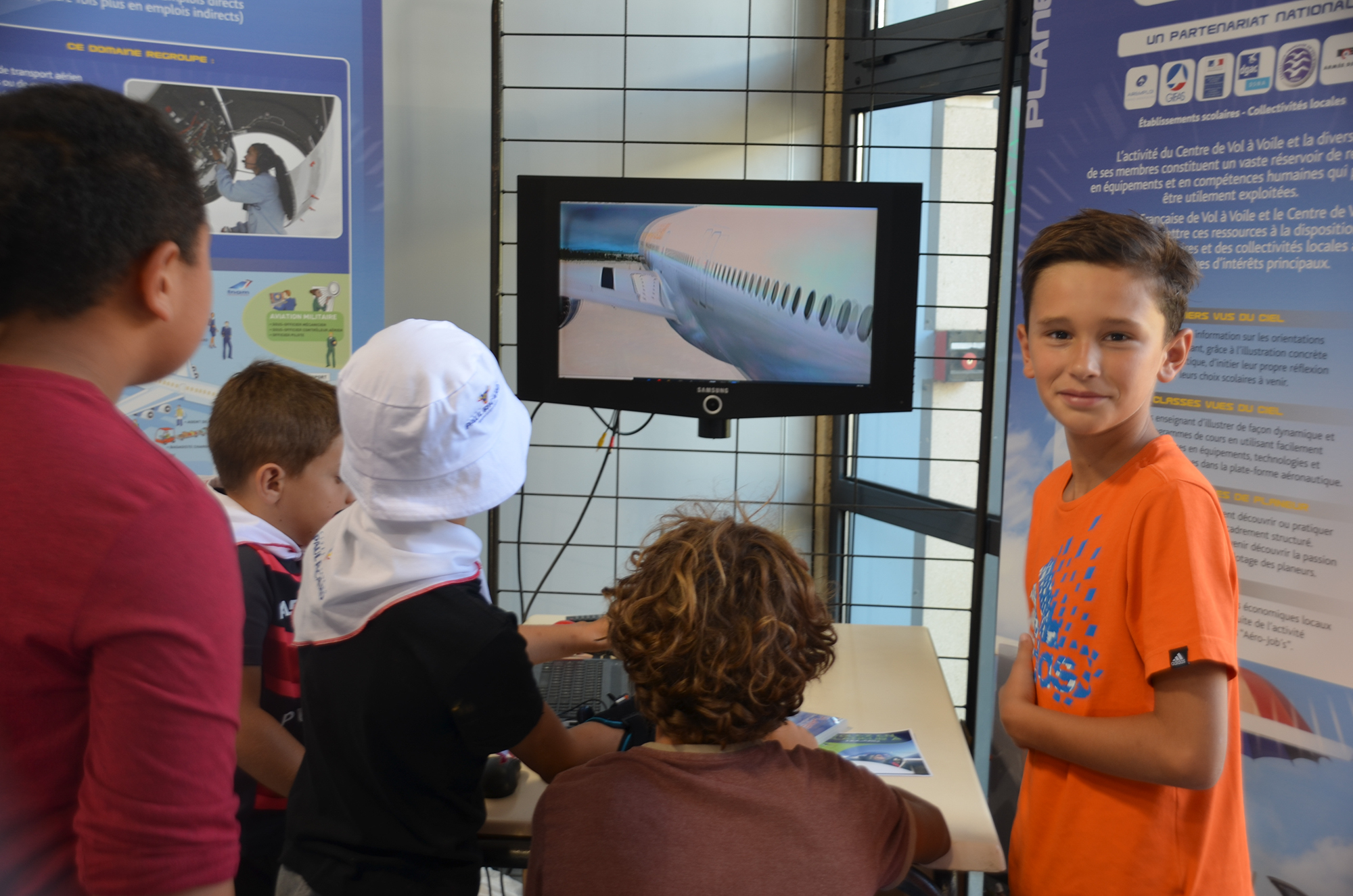 5Dr Maryse Martinot Simulateur de vol aéroclub.JPG