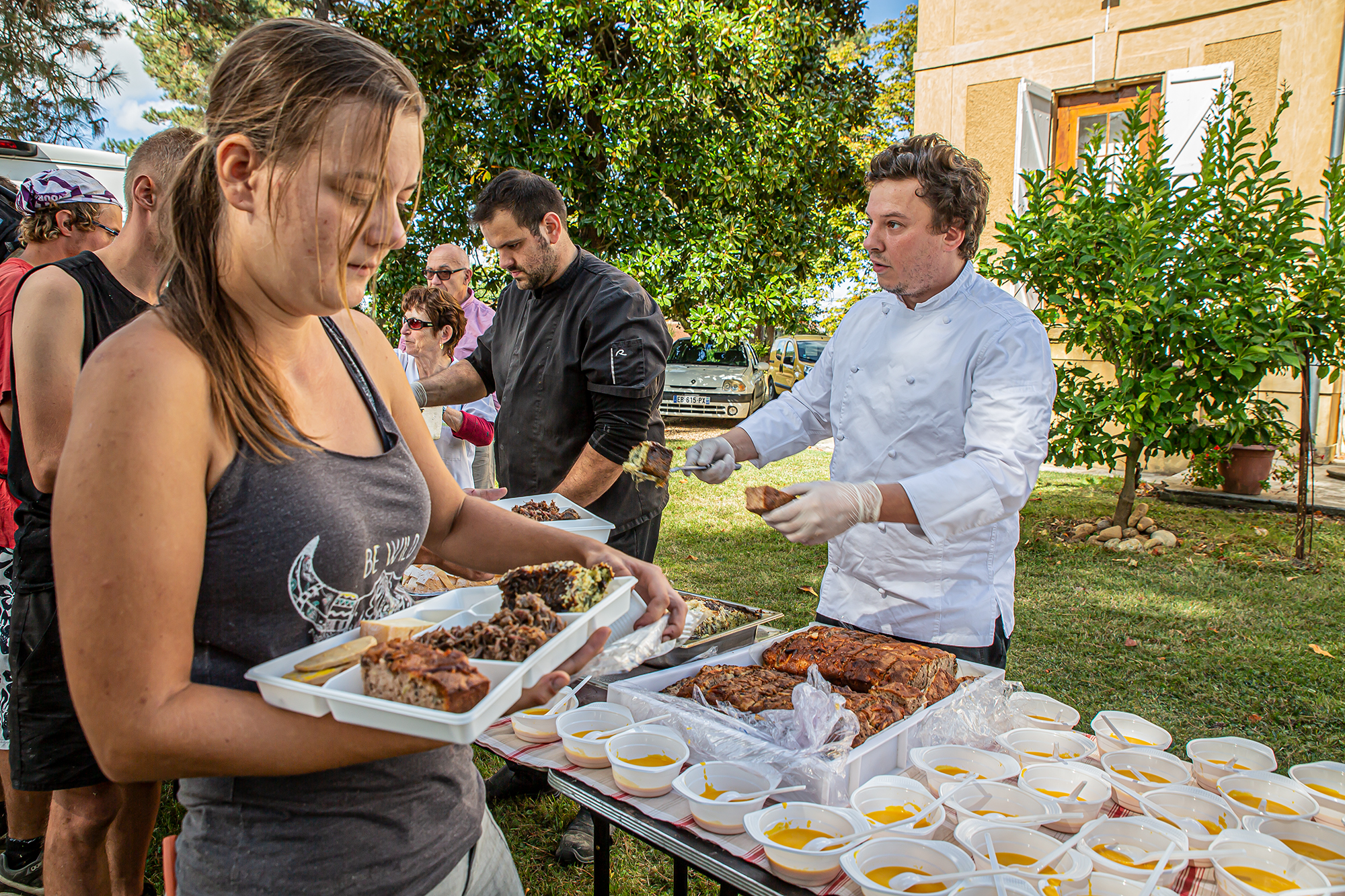 19 repas de fête dans parc château laroque 1bis 031019.jpg