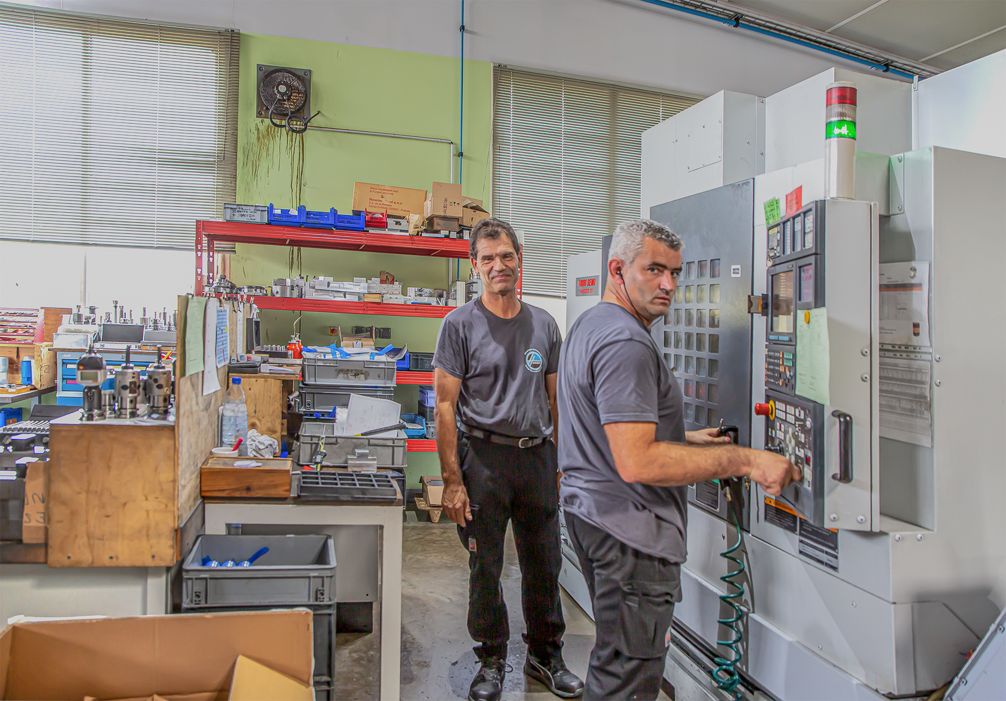 6 Dans l'usine Hueso 1bis 041019.jpg
