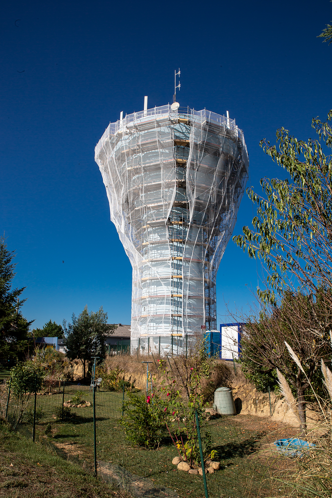 2Le château d'eau sous échafaudage 1bis 111019.jpg