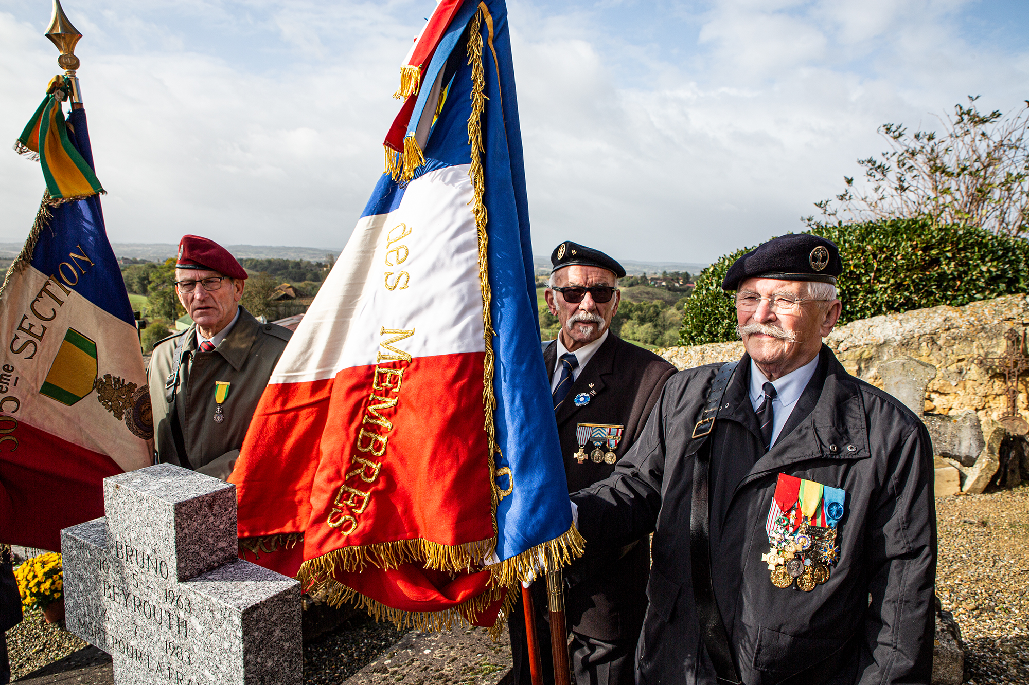 2 Les porte-drapeaux 1bis 031119.jpg