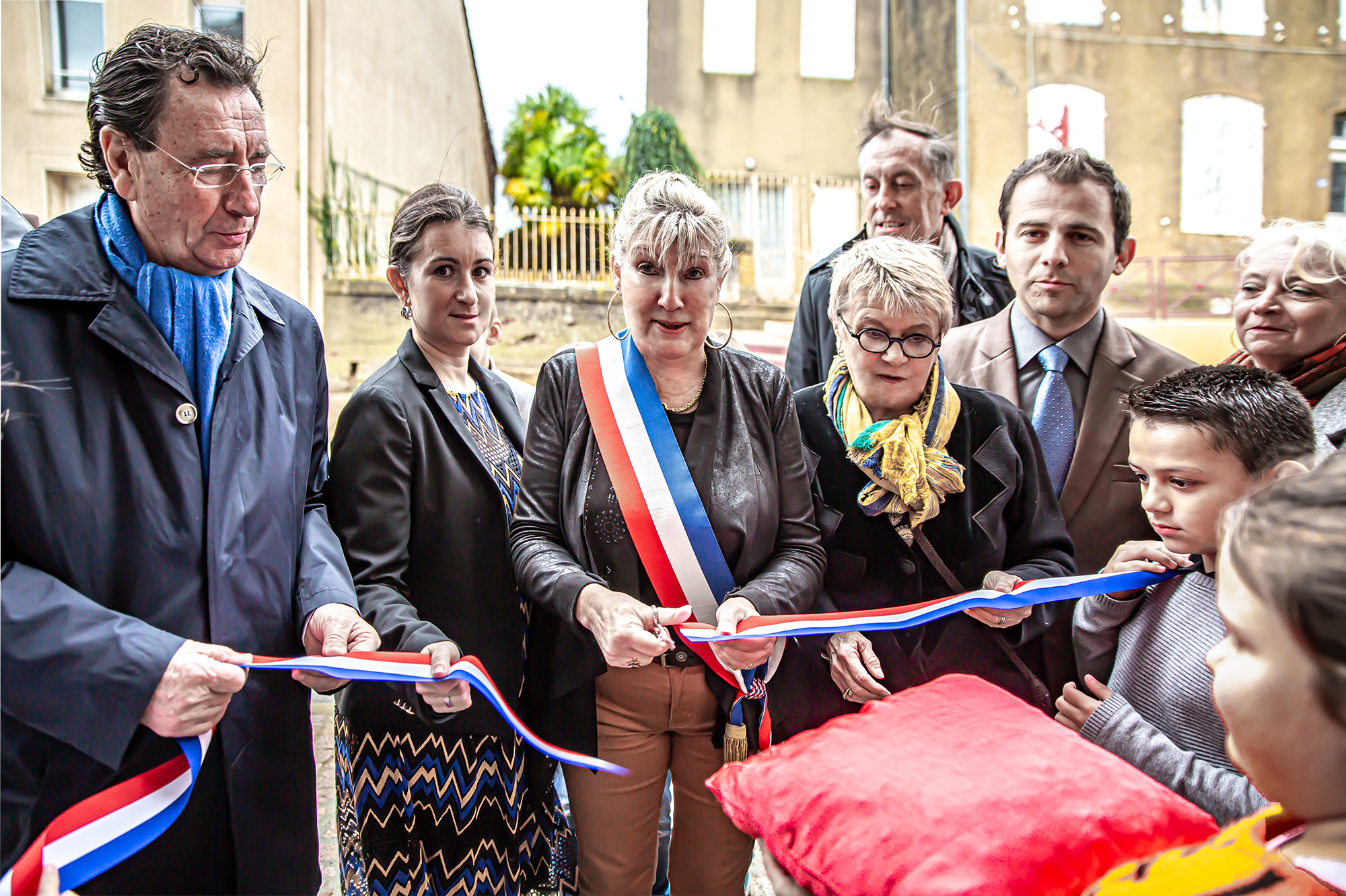 6 Patricia Galabert coupe le ruban avec les autorités 1bis 081119.jpg