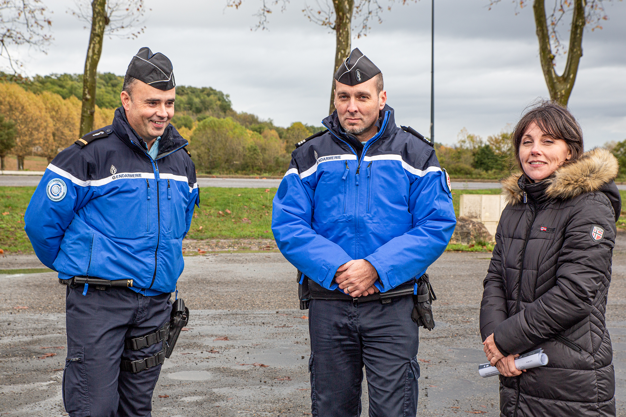 3 La sous-préfète Delphine Grail-Dumas le capitaine Clément Pepino et un adjudant 1bis 081119.jpg
