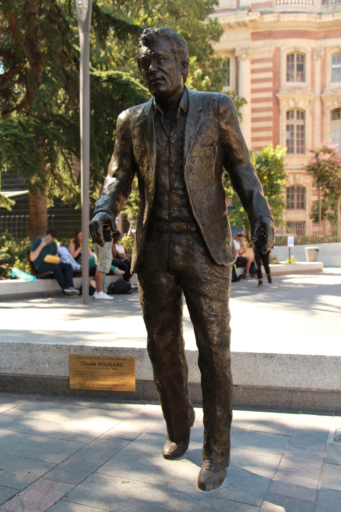 STATUE-NOUGARO.jpg