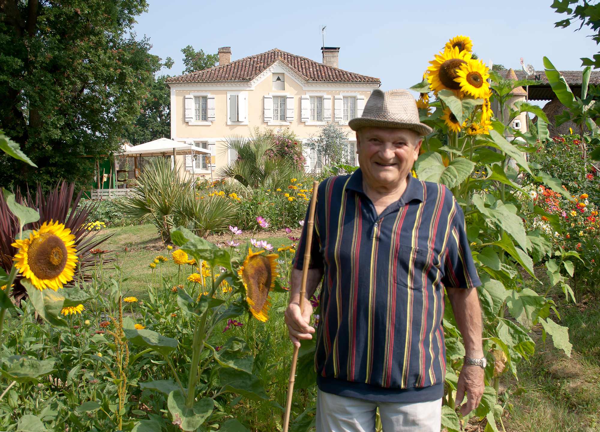 18 Hubert Labenelle dans le jardin 1bis4 290610.jpg