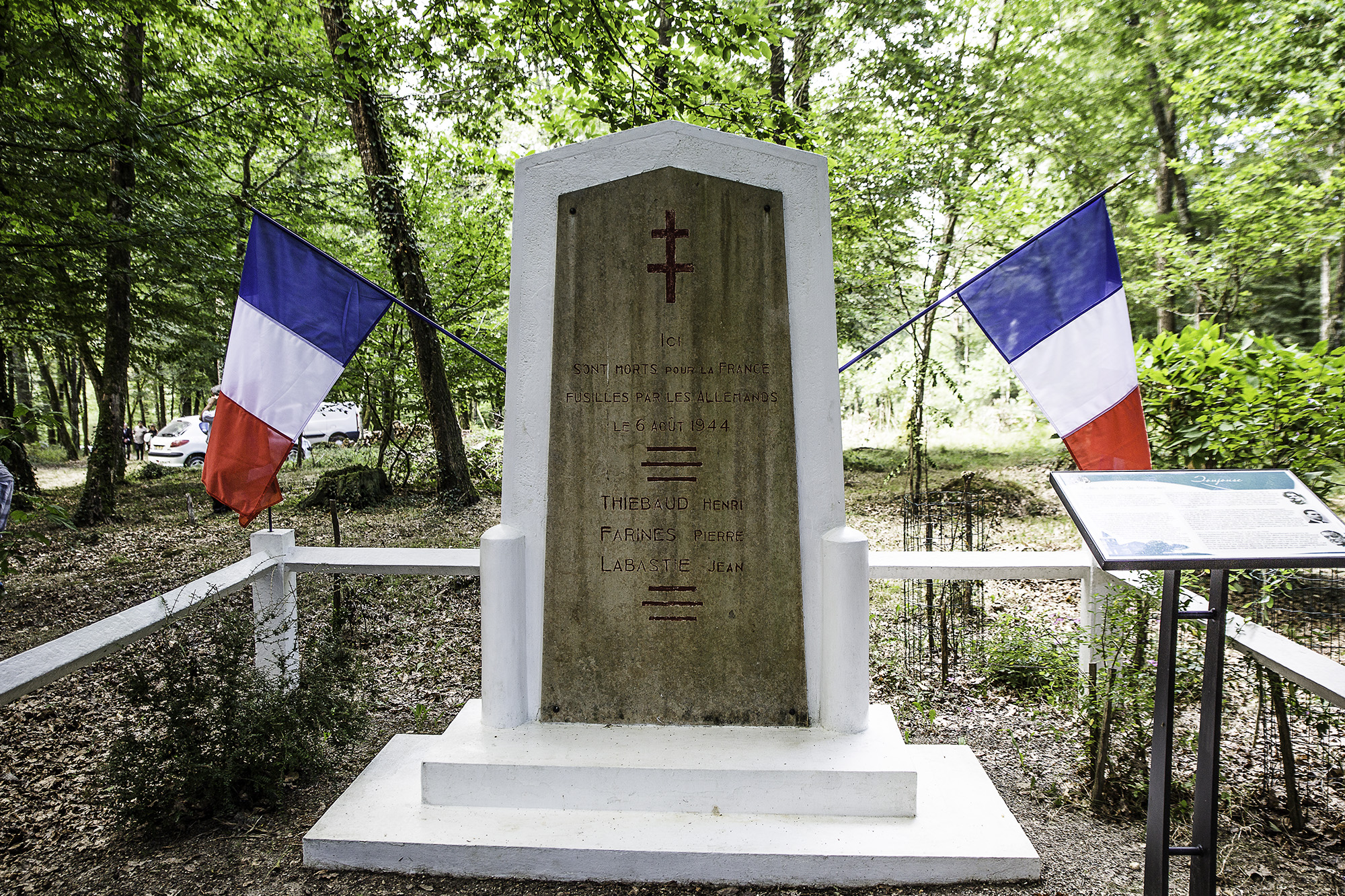 10 La stèle du bois de Bascaules 1bis 060817.jpg
