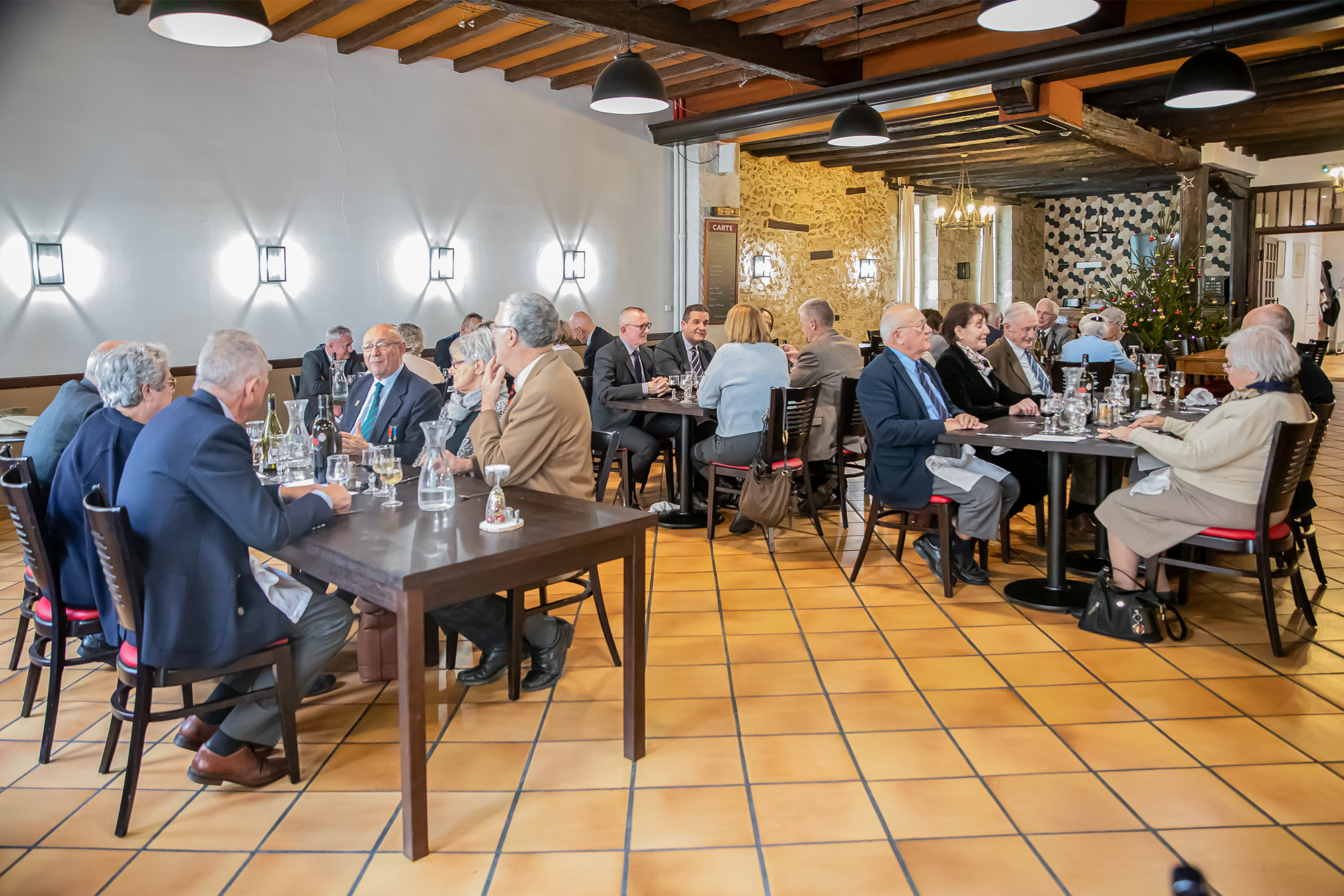 7 Le déjeuner au restaurant d'Artagnan 1bis 301119.jpg
