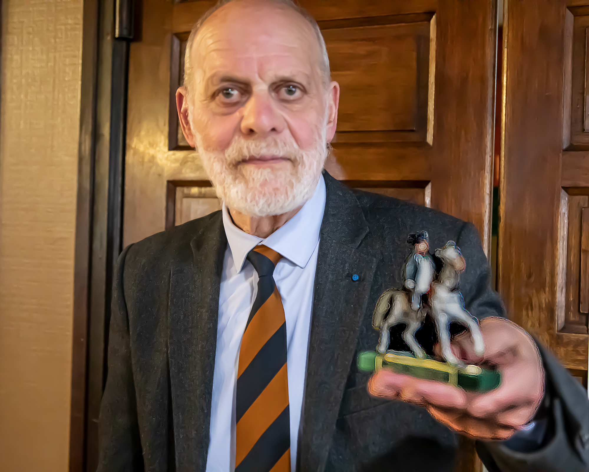 8 Le colonel Chrétien a reçu la statuette de l'empereur 1bis 3011119.jpg