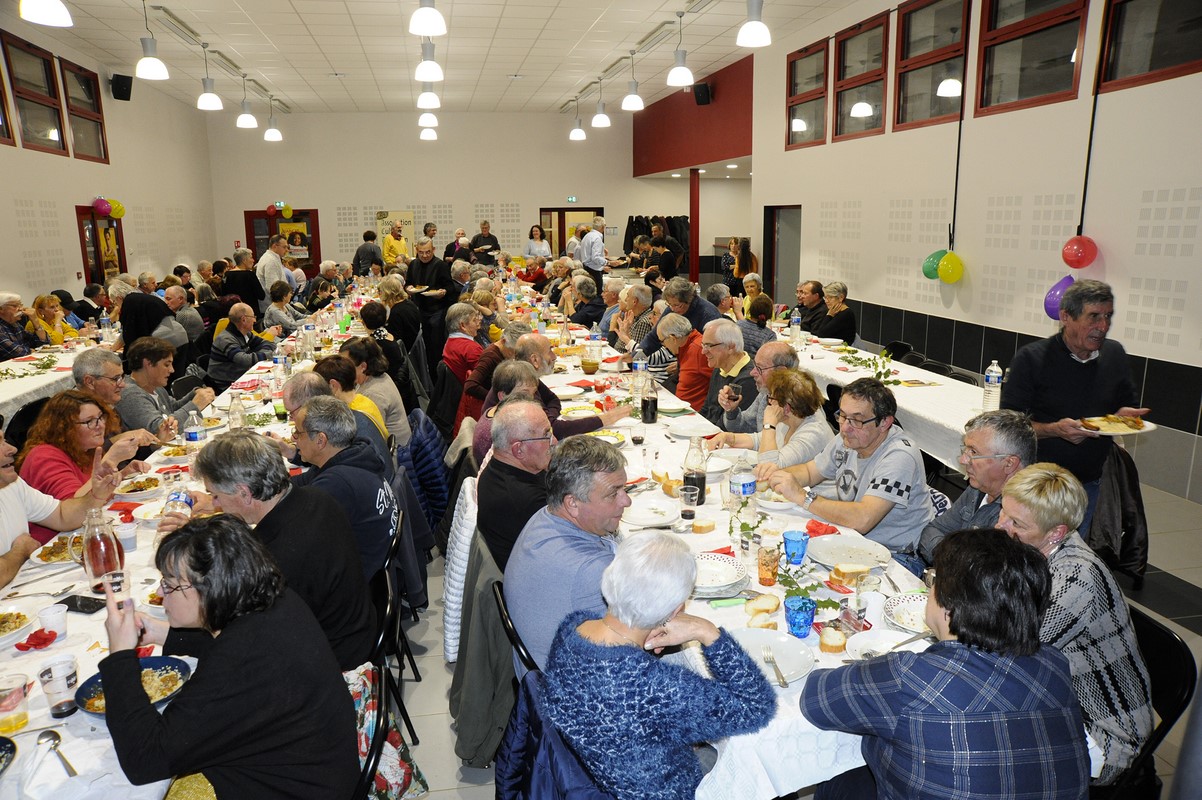 ACTA 08122019 Le repas au foyer de Saint Michel [1280x768].jpg
