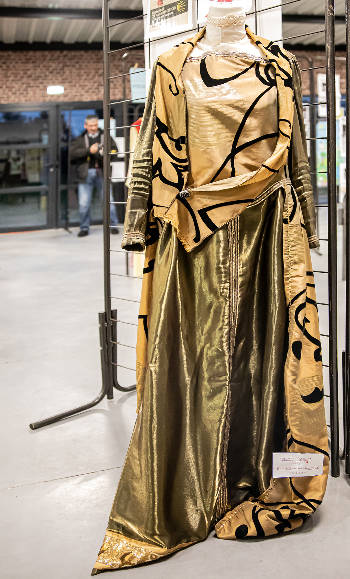 9 Robe Jeanne d'Albret En attendant HIV 1bis 291119.jpg
