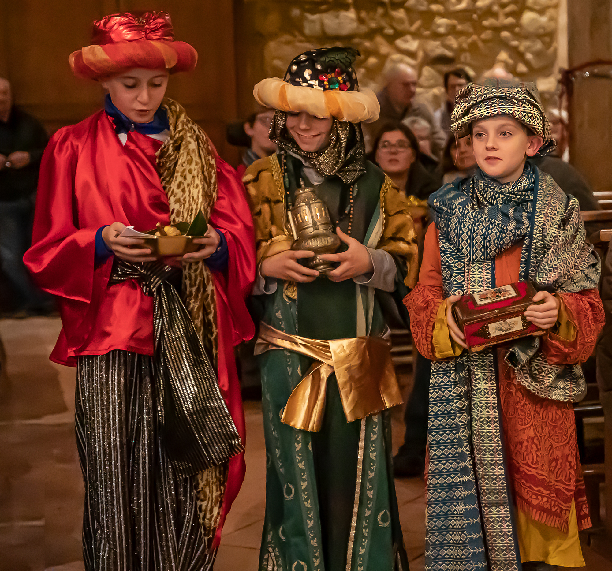 8 Les rois mages apportent leurs cadeaux 1bis 191219.jpg