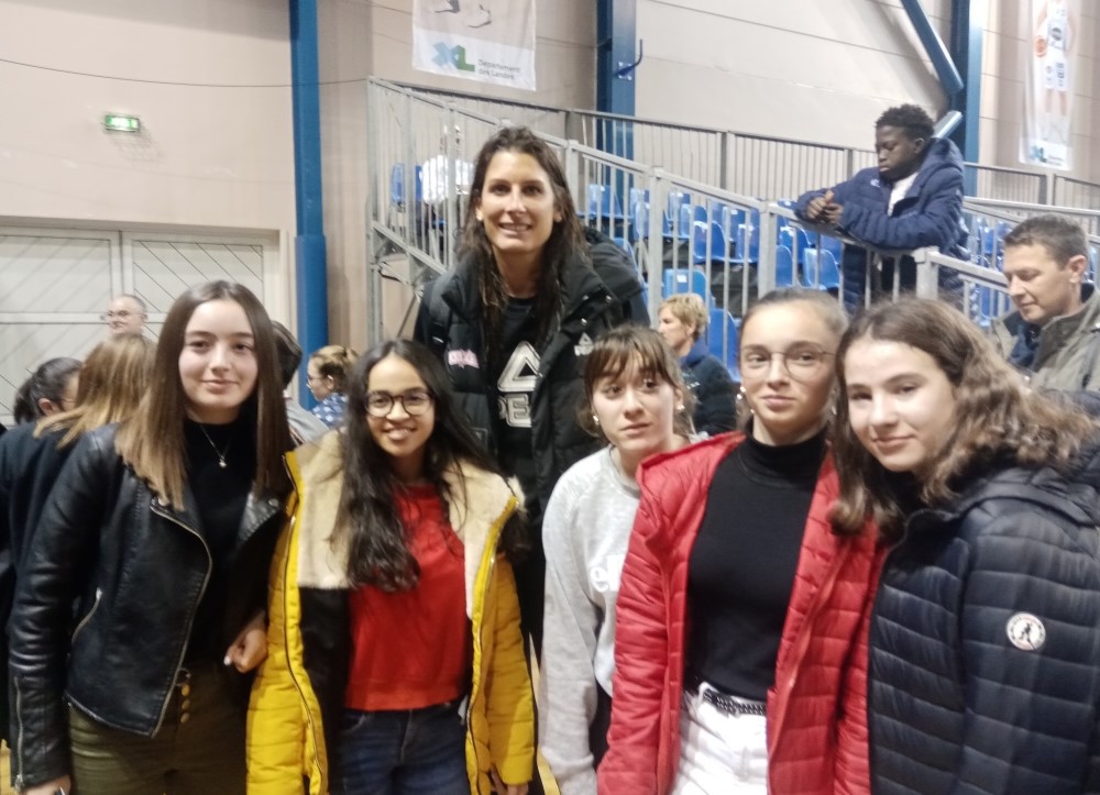 u 15 et Helen Ciak.jpg