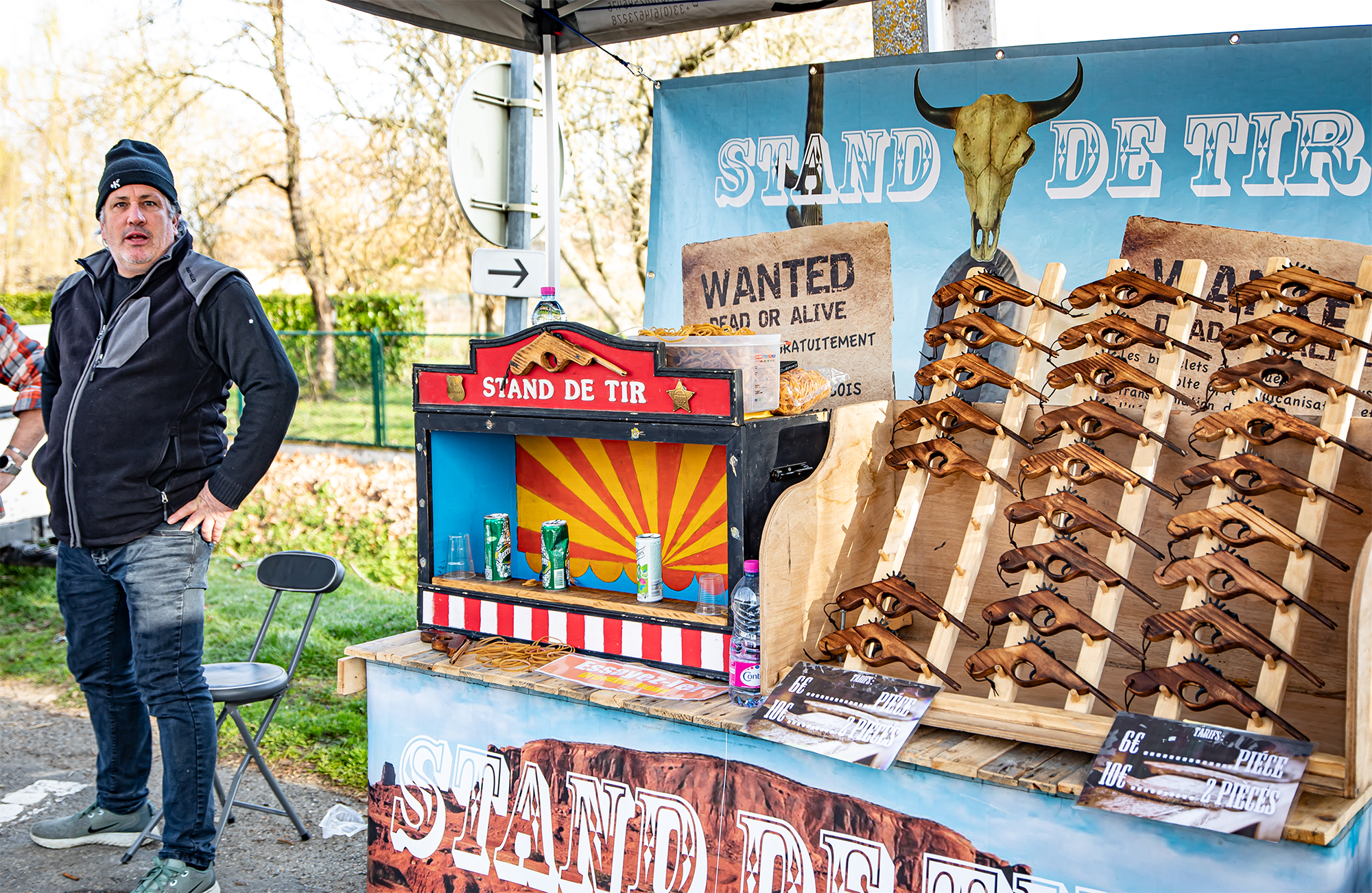8 Stand de tir avec pistolets en bois 1bis 080220.jpg