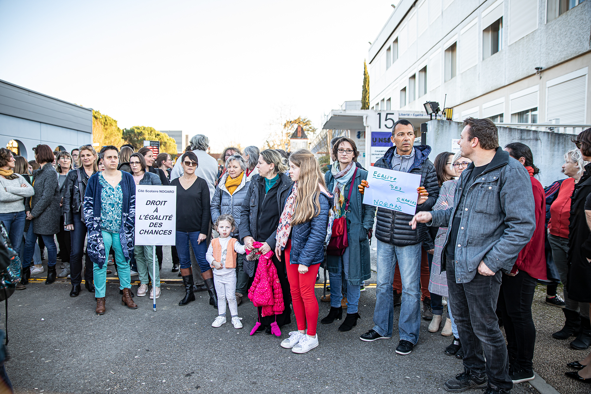0 Le rassemblement devant la cité scolaire 1bis 240220.jpg