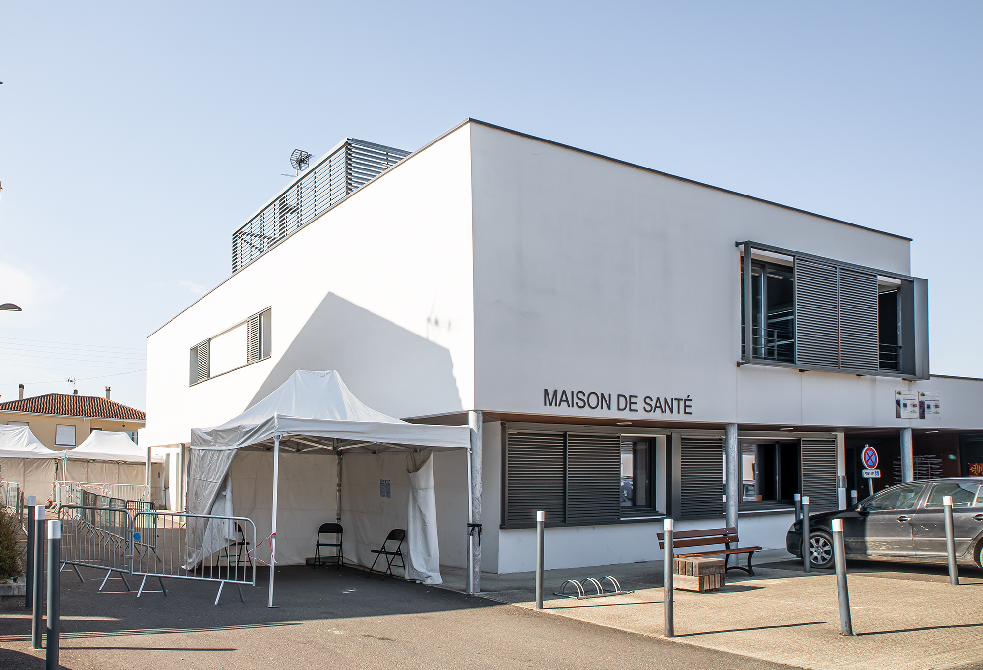 4 Chapiteaux à côté maison de santé1bis 270320.jpg