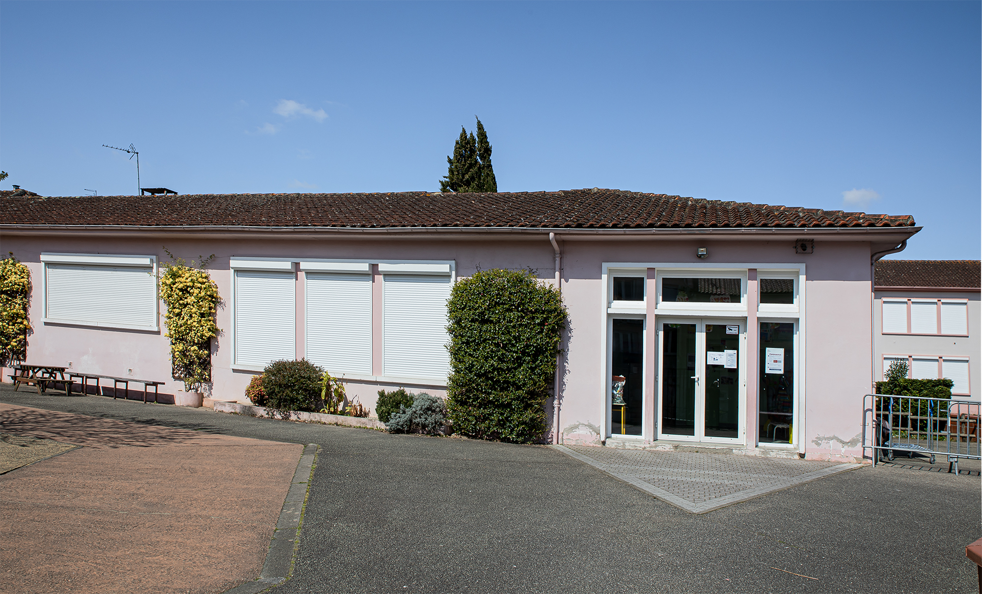 2 Bâtiment de l'école maternelle de Nogaro 1bis 020420.jpg