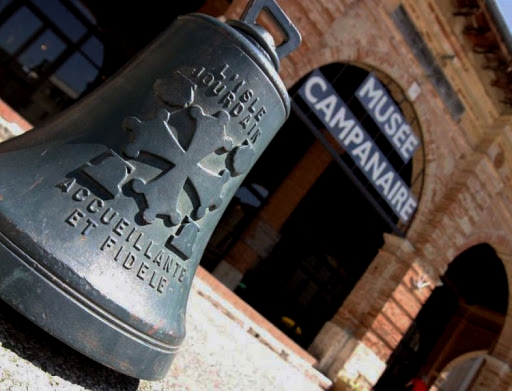 photo musée campanaire extérieur. site mairie.jpg