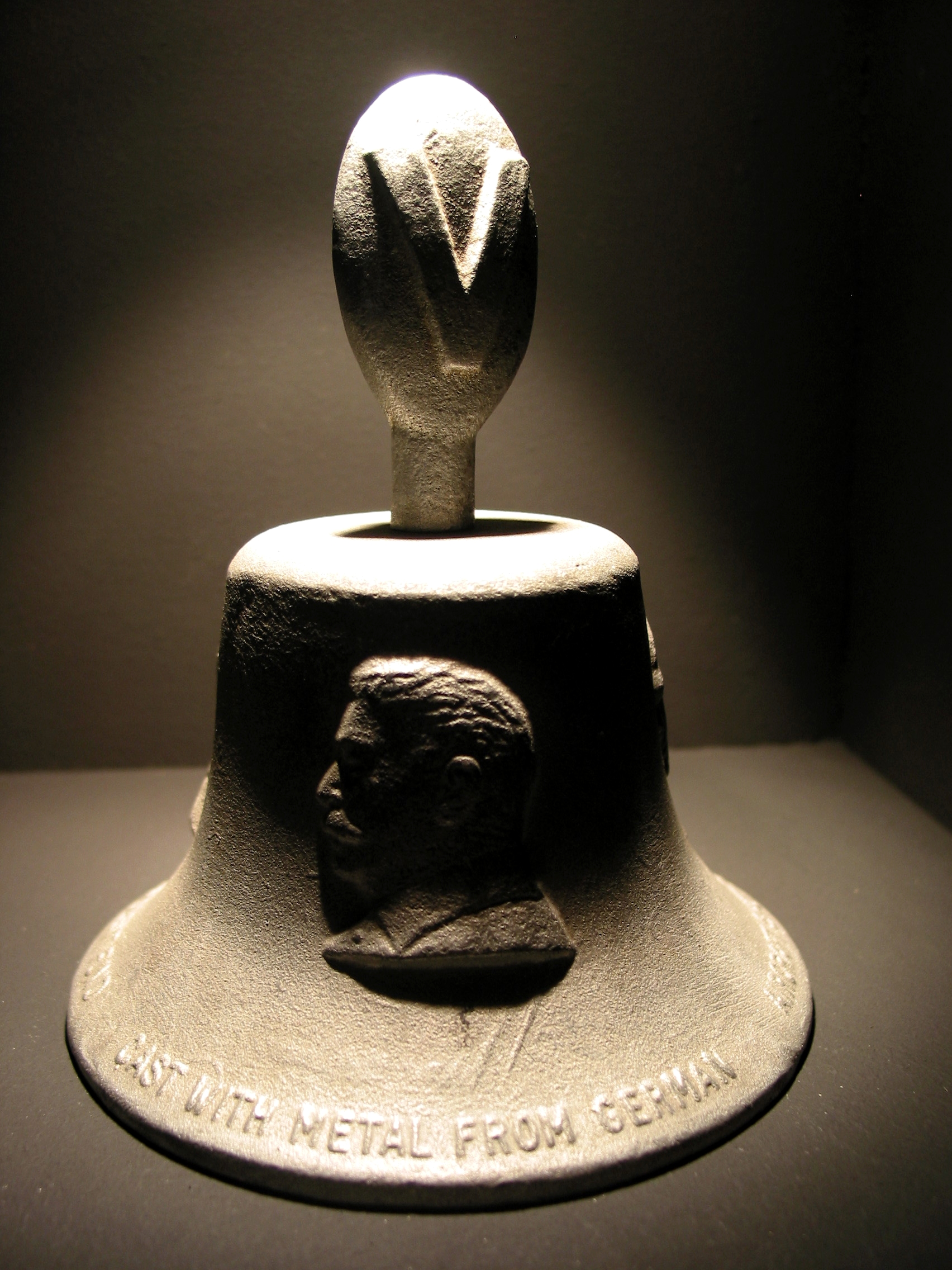 Cloche de la Victoire 1945.JPG