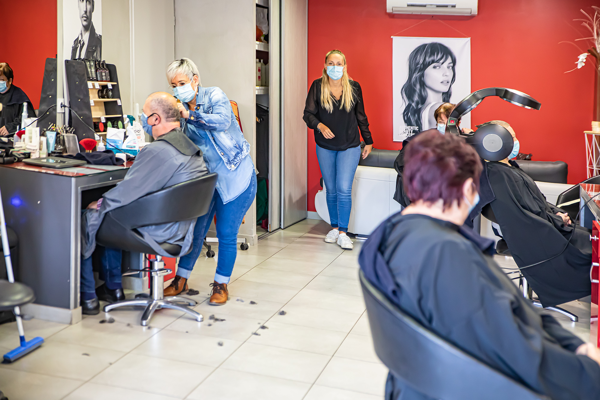 2 Dans le salon de coiffure de Christine 1bis 120520.jpg