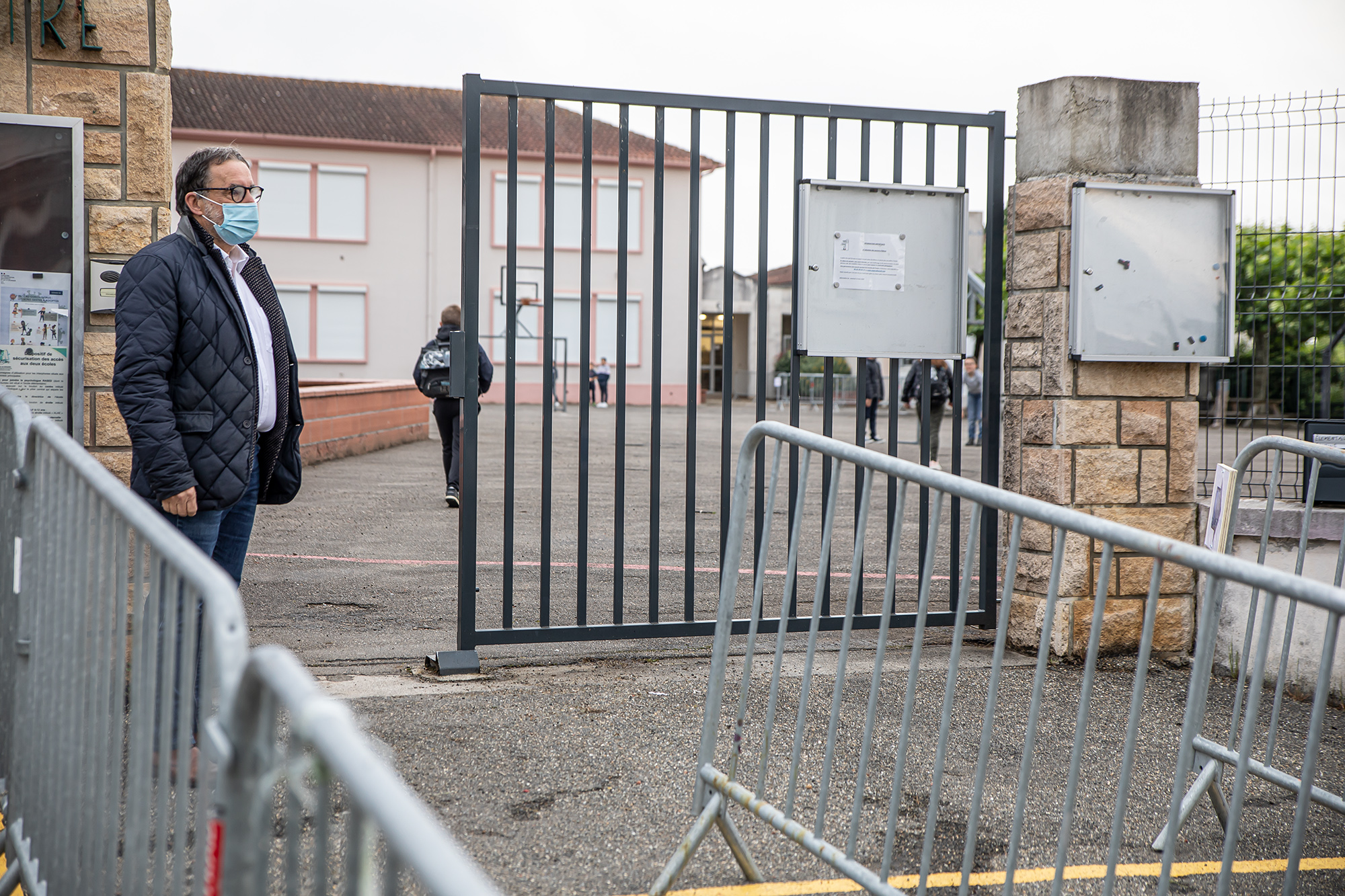4 Christian peyret devant l'école 1bis 140520.jpg