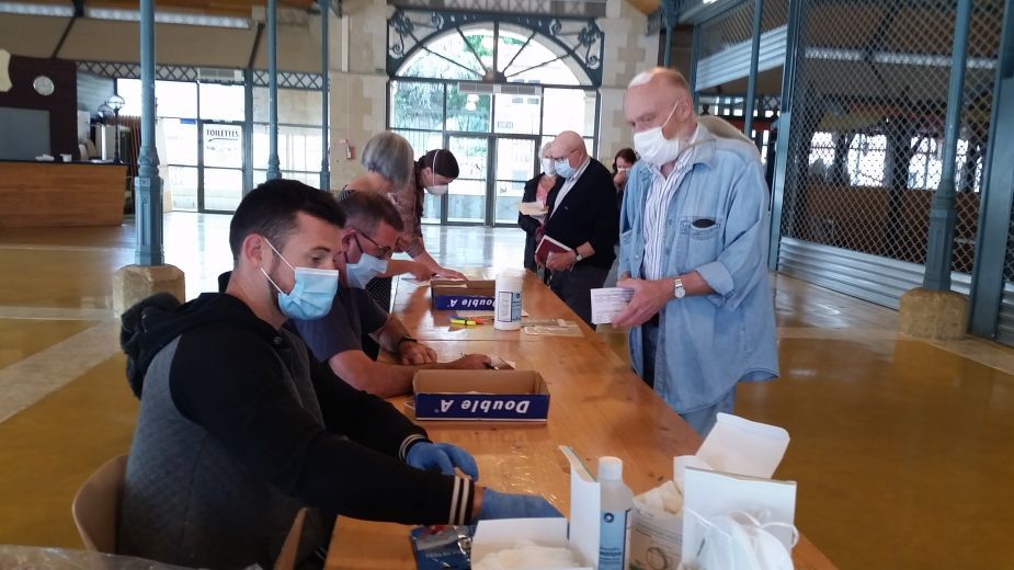 Distribution de masques auprès des mirandais