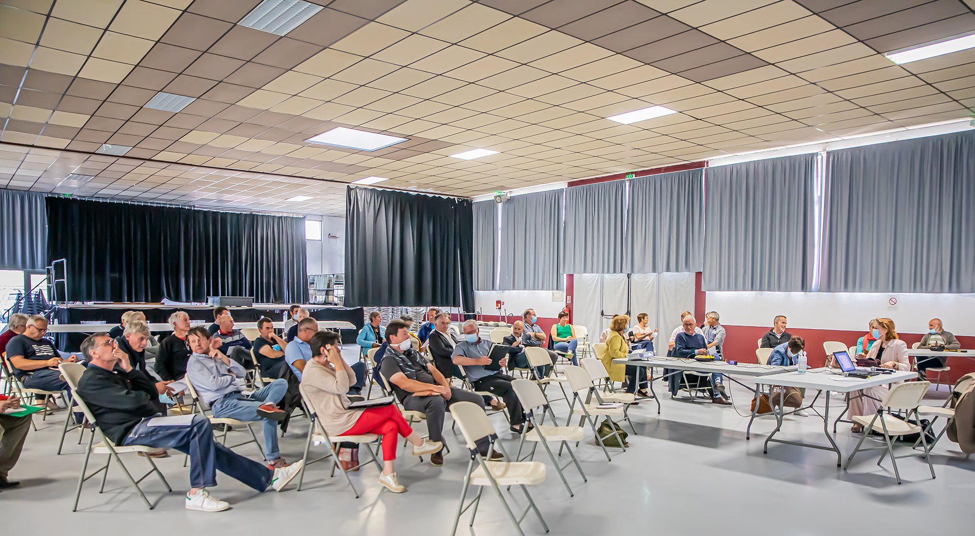 2 Le conseil CCAA dans la halle à Riscle 1bis 150620.jpg
