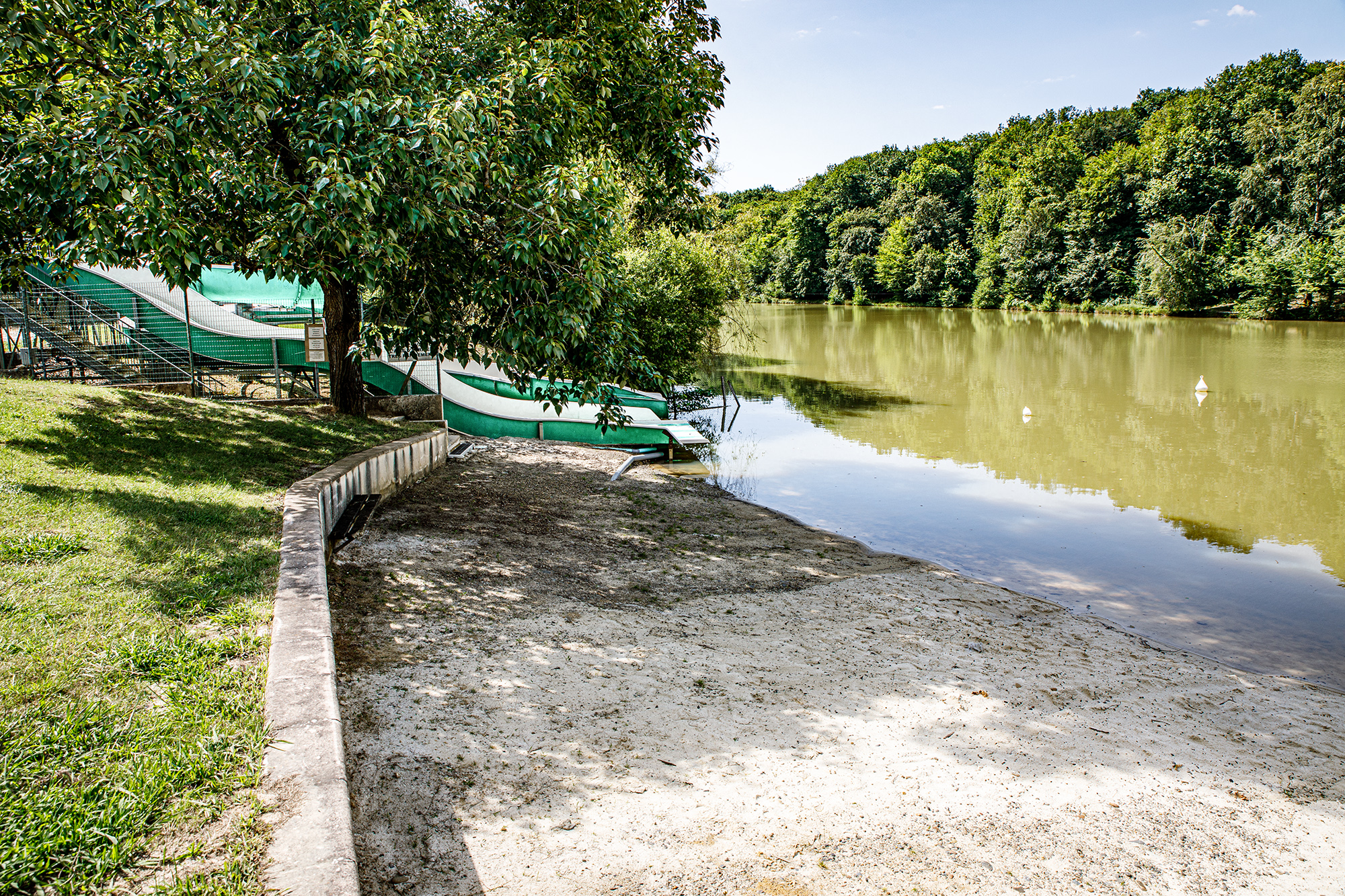 3 Le toboggan au bord du lac d'Aignan 1bis 190620.jpg