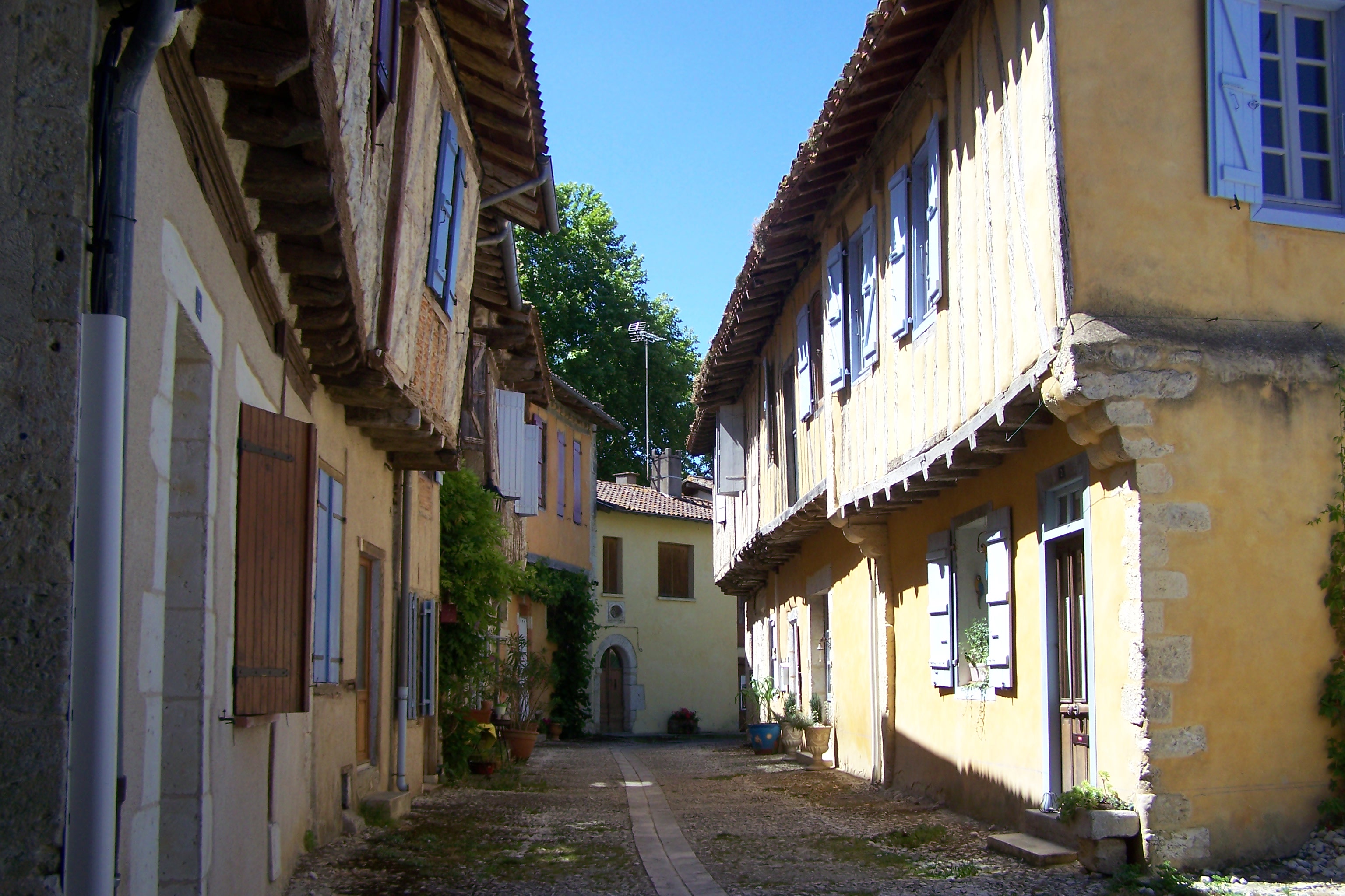 Expo artisanat à la petite chapelle de SARRANT 010.JPG