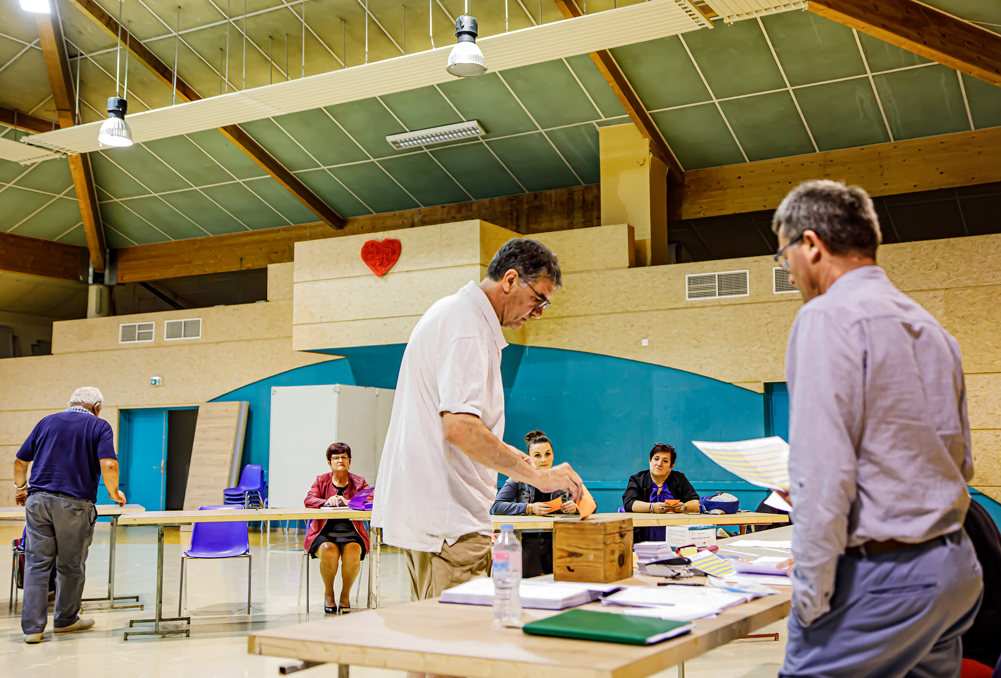 8 Chaque conseiller vient voter 1bis 100720.jpg