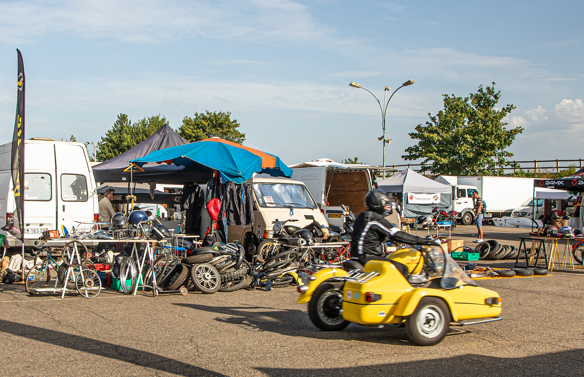 18 Sur le paddock 1bis 090820.jpg