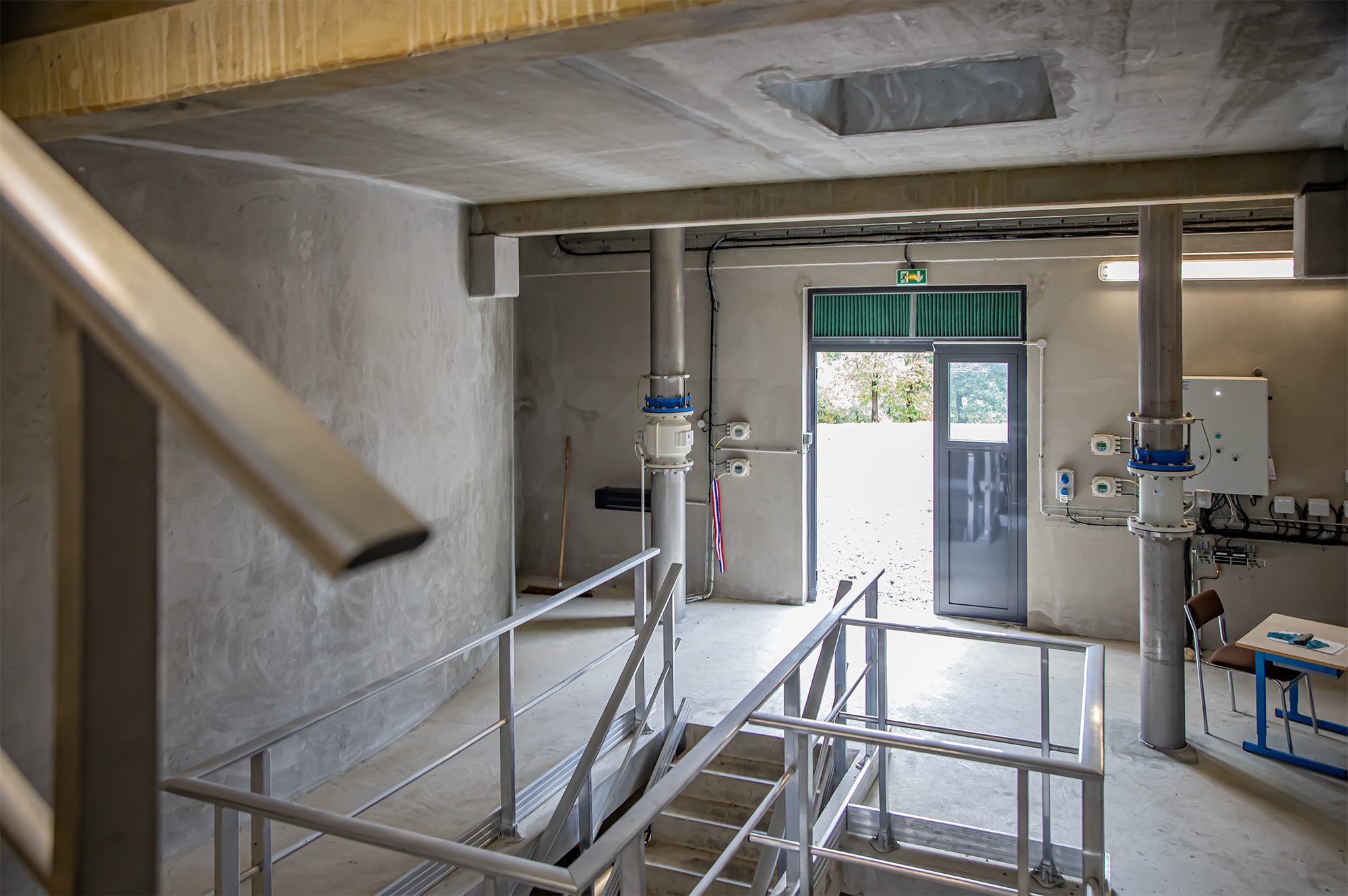 4 Intérieur du réservoir entre les 2 cuves 1bis 120820.jpg