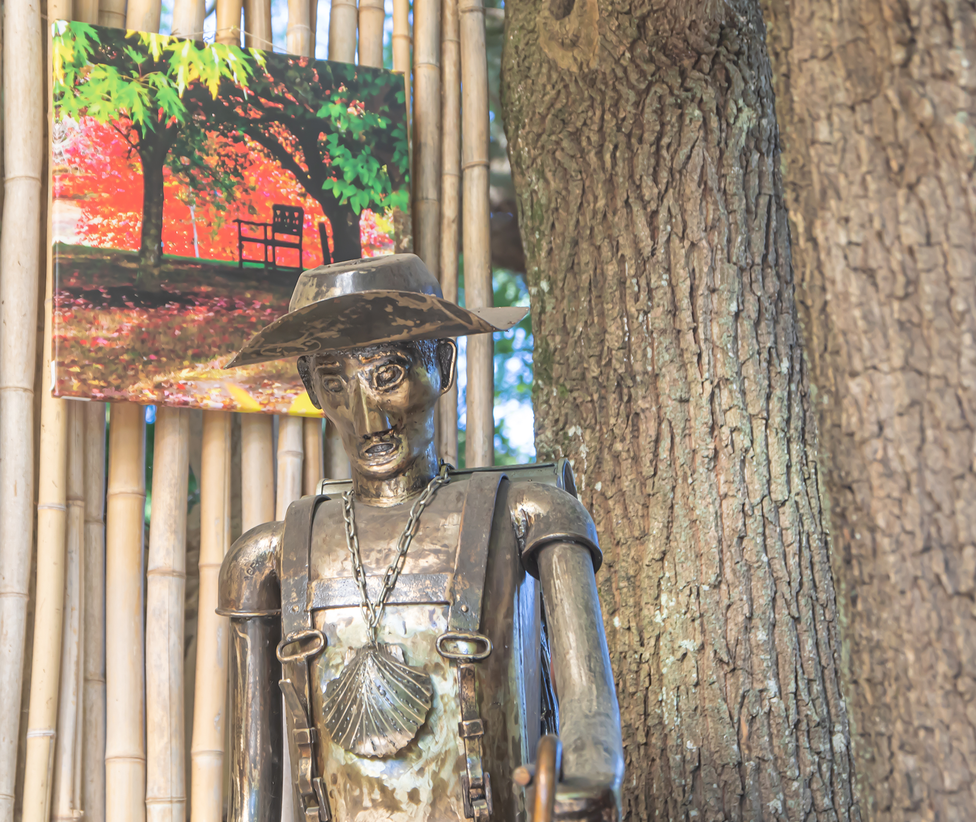 10 Photo sur toile de Claire Teissier-Godart et statue pèlerin 1bis  040920.jpg