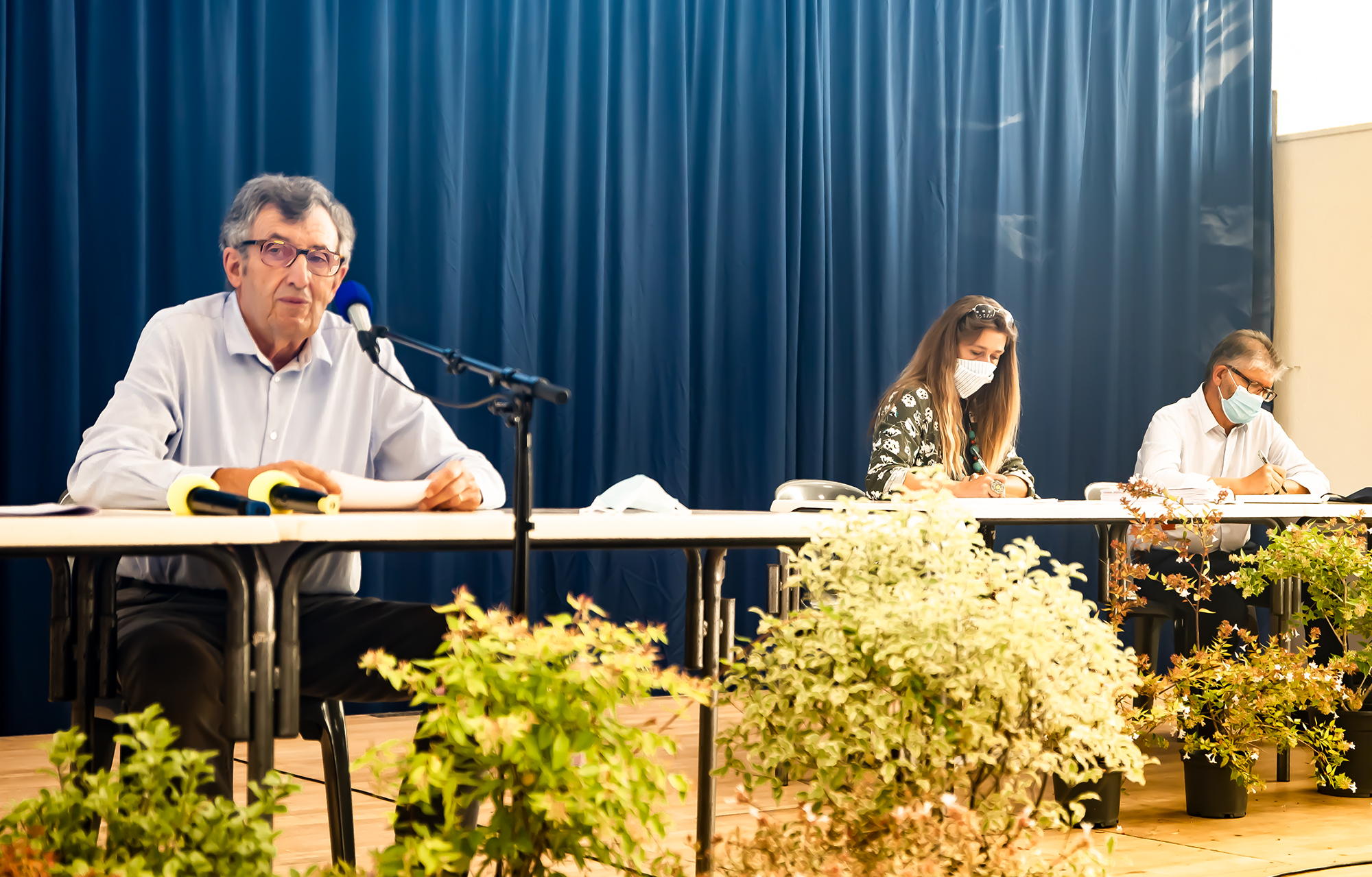 2 Roger Combres Muriel Debets et Patrick Ferrer 1bis 090920.jpg