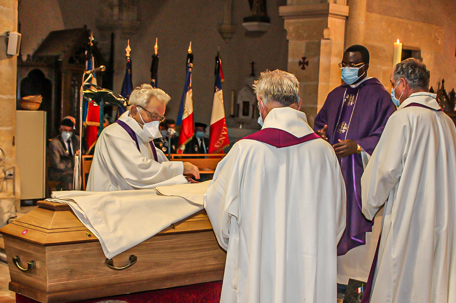 2 DR Joseph Bec dépôt vêtements sacerdotaux 1bis 180920.JPG