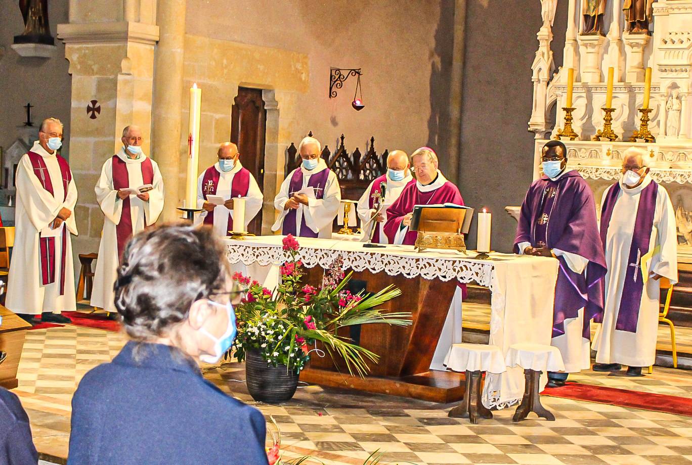 3  DR Joseph Bec les concélébrants 1bis 180920.JPG