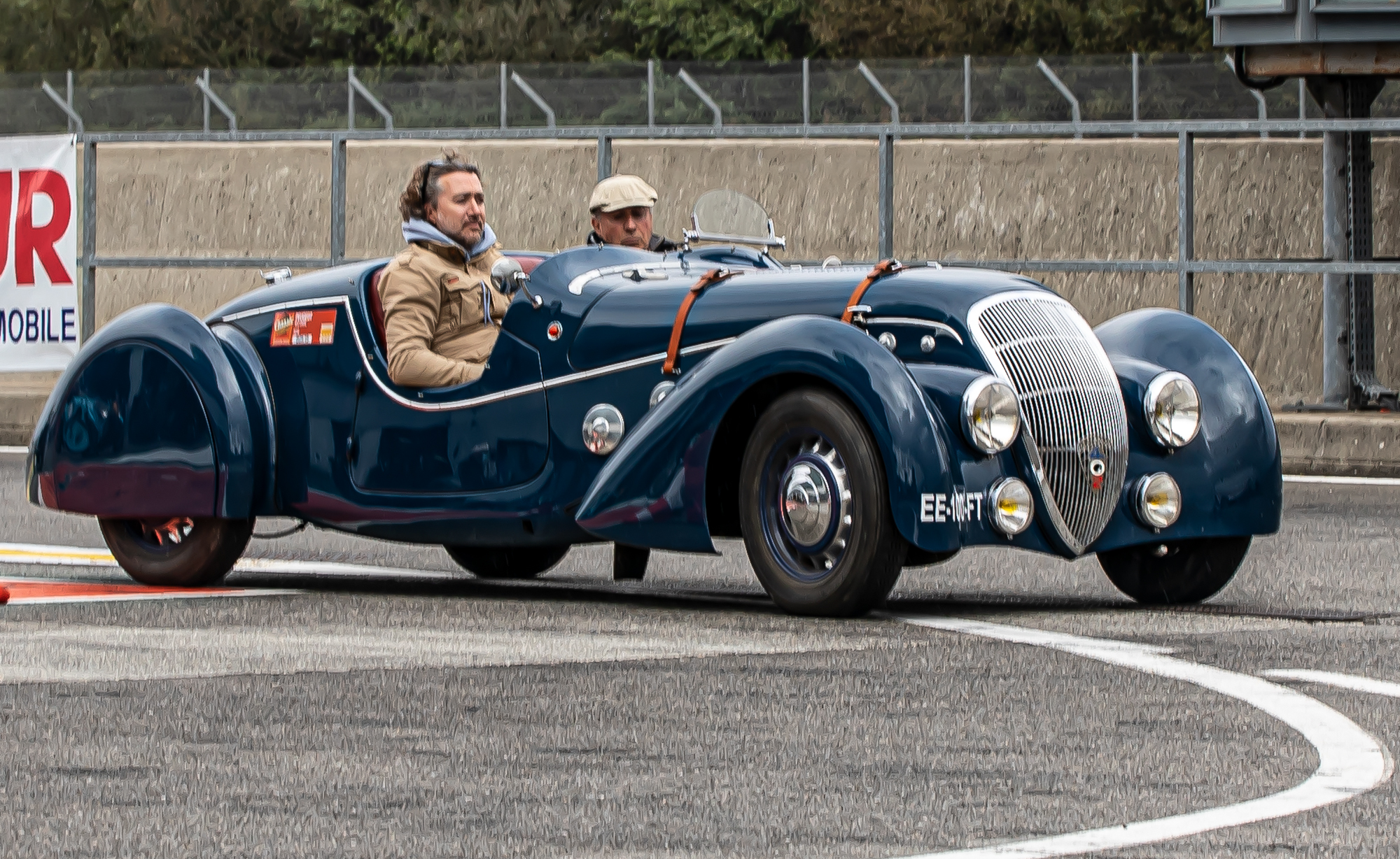 20 Peugoet 402 1bis 111020.jpg